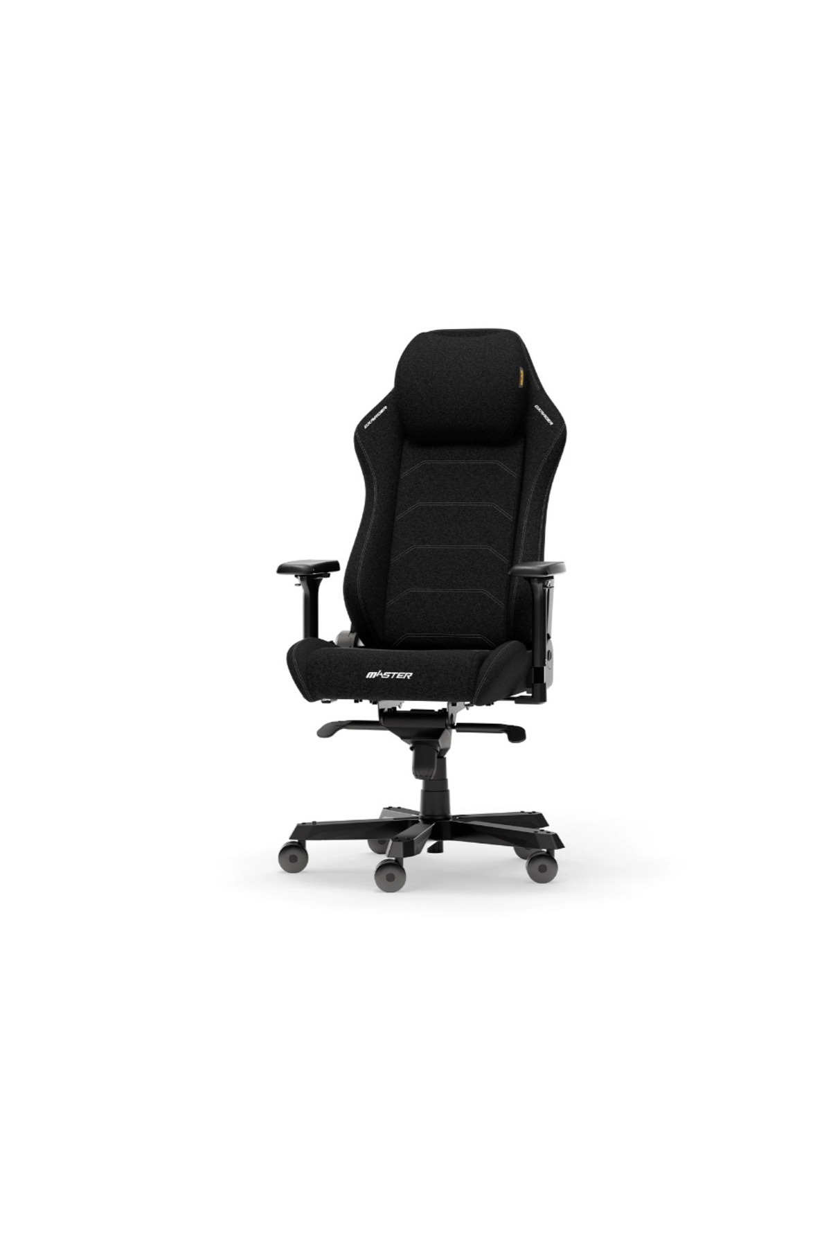 Beyaz arka planda tekerlekli siyah ergonomik oyuncu koltuğu.