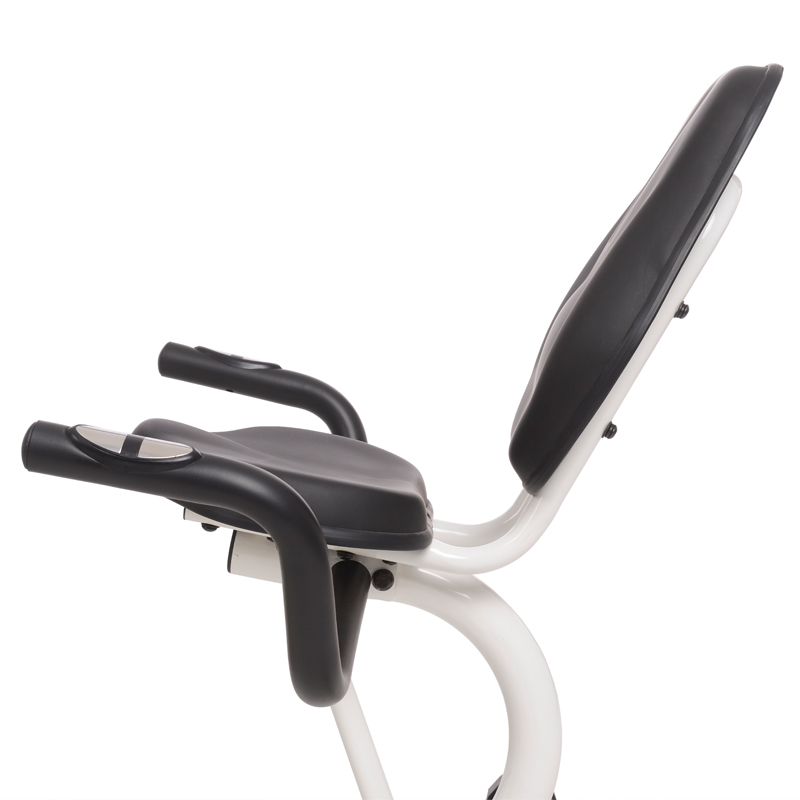 Vista lateral del asiento de una bicicleta estática reclinada con marco blanco y asiento y asas negros.
