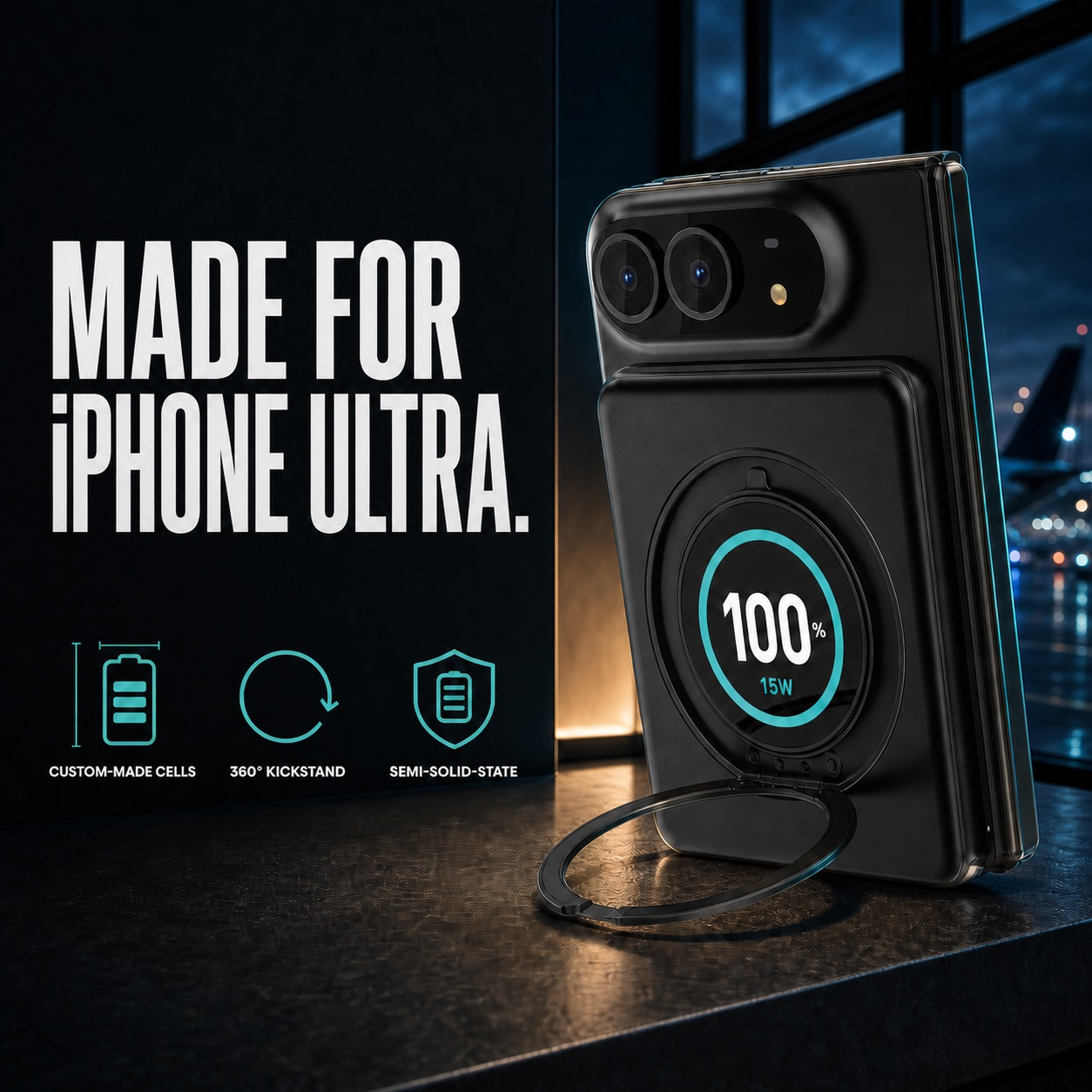 Schwarze MagSafe Powerbank mit integriertem Ständer und 100% Anzeige auf dunkler Oberfläche.