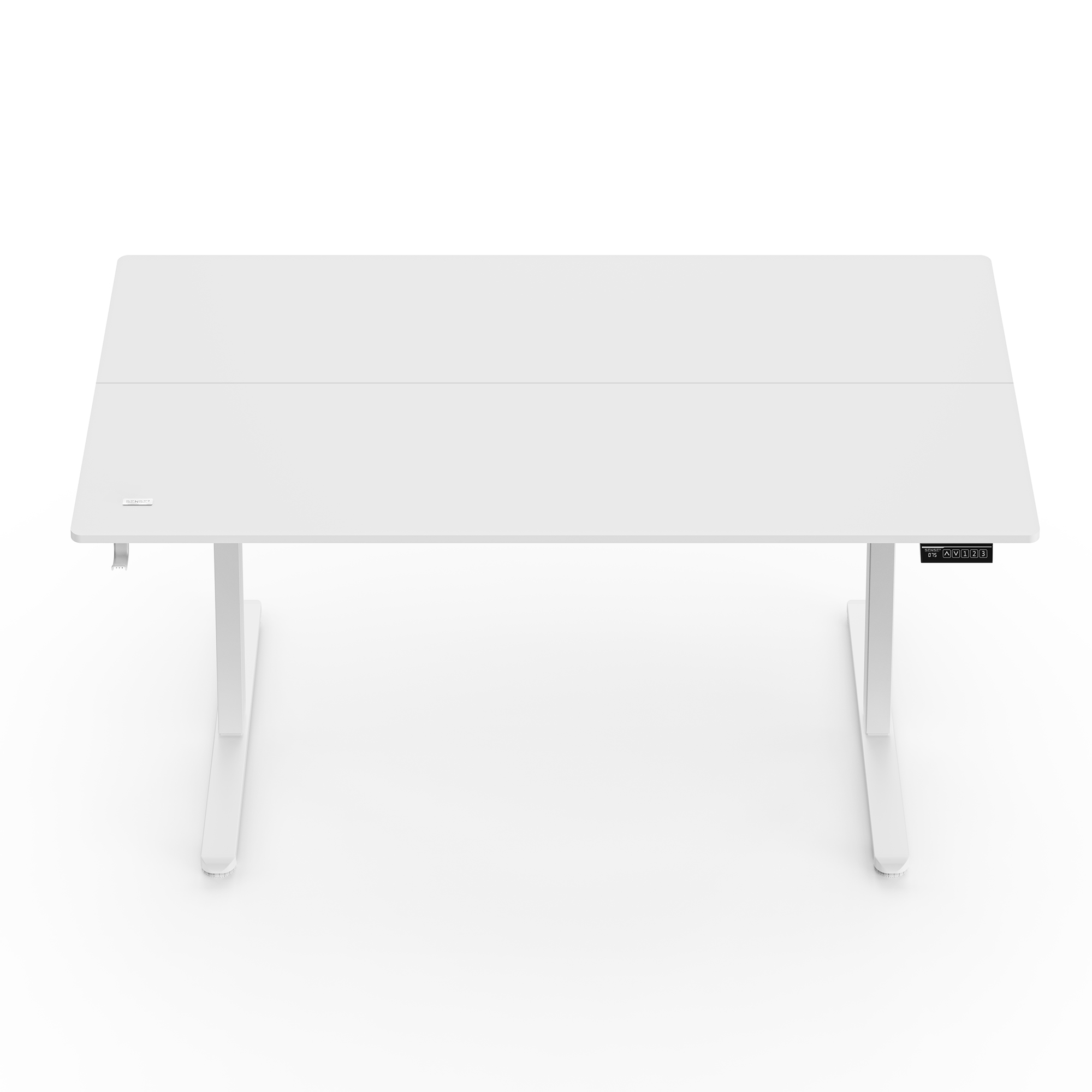 Un escritorio blanco ajustable en altura con panel de control digital sobre fondo blanco.