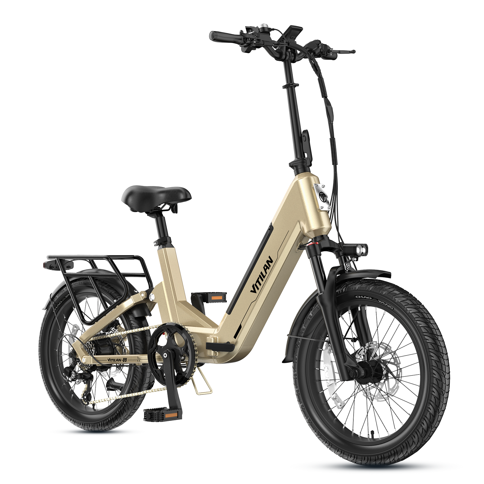 Una bicicleta eléctrica plegable dorada con neumáticos, sillín y manillar negros, parrilla trasera y frenos de disco sobre blanco.