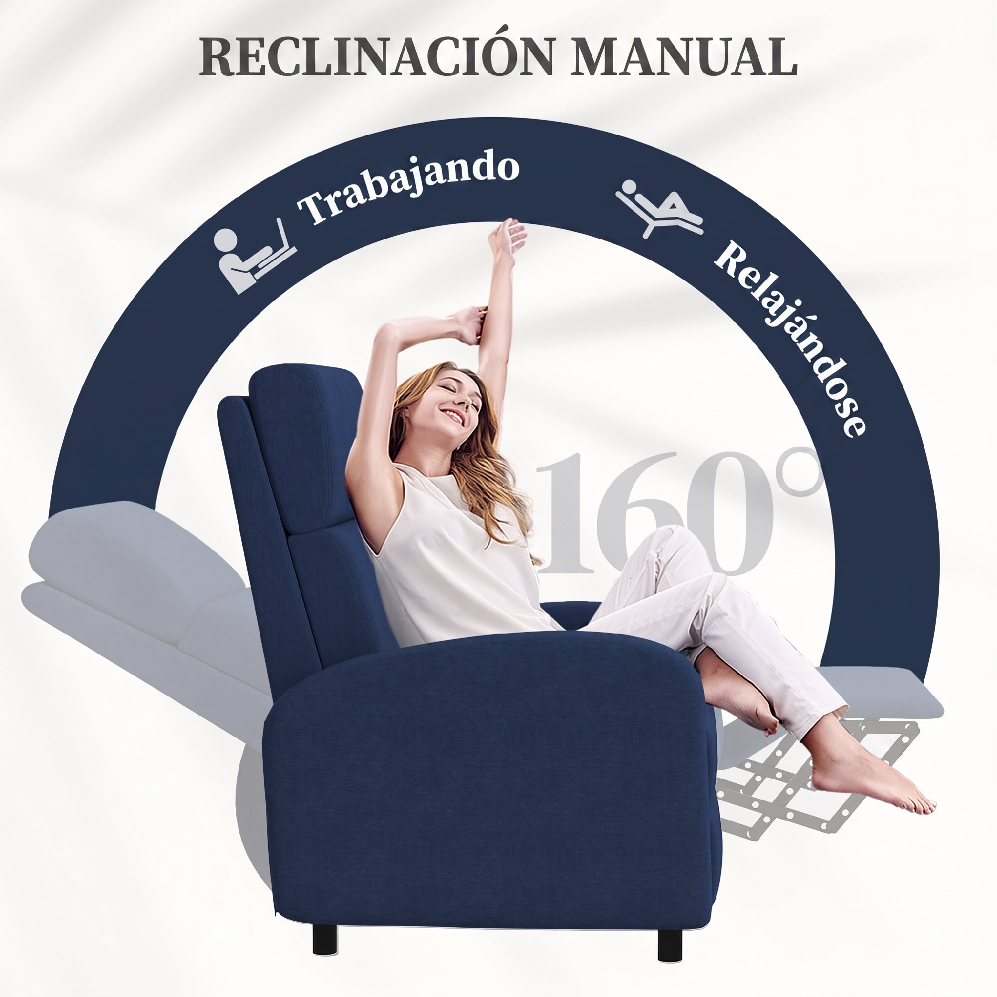 Una mujer sonriente se estira en un sillón azul con inclinación de 160 grados.