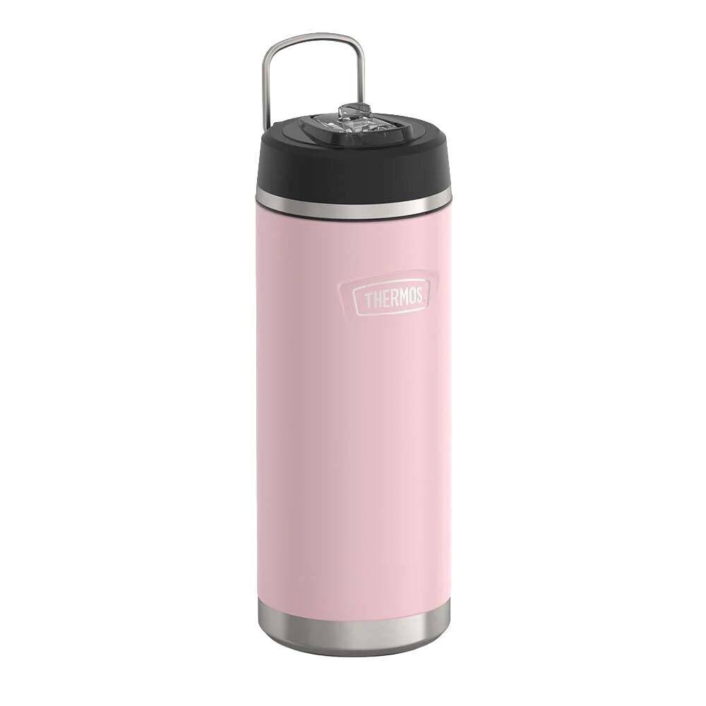 Beyaz arka planda siyah kapaklı ve metal taşıma kulplu pembe bir termos matara.