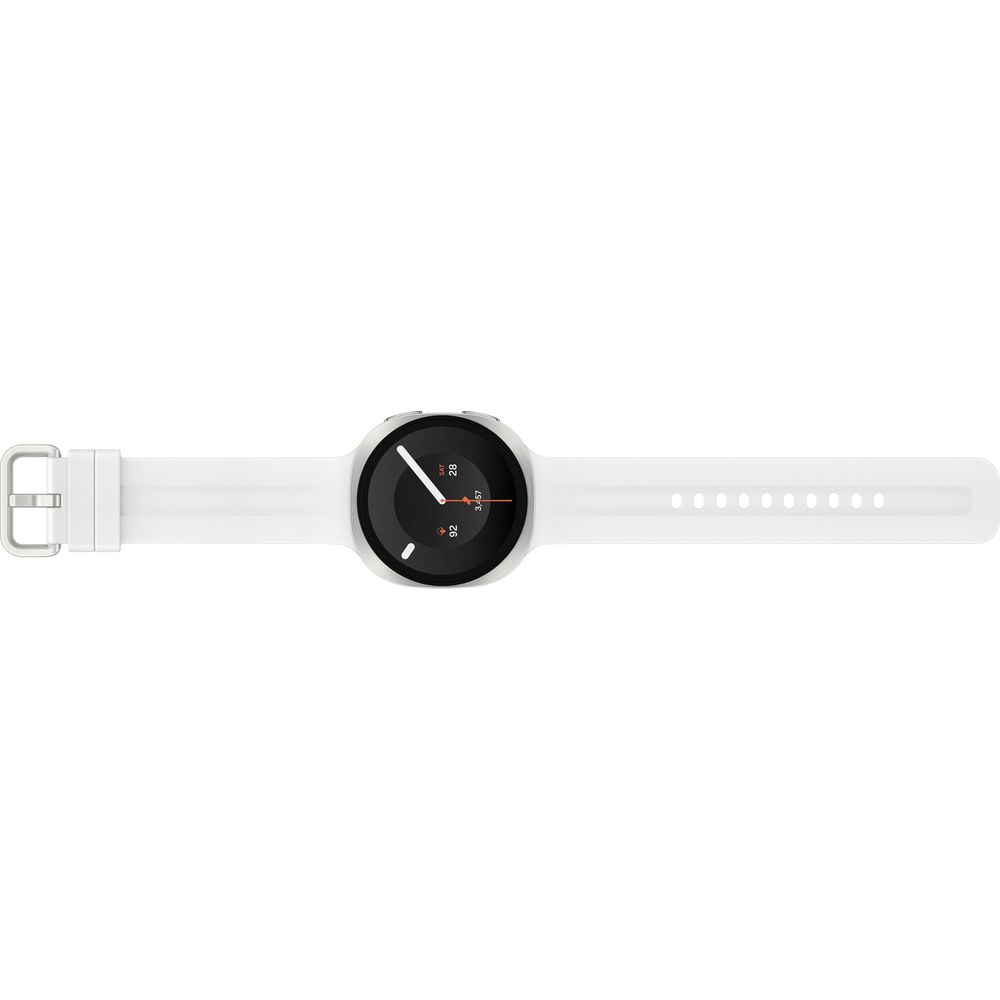 Eine weiße Smartwatch mit rundem Display und weißem Silikonarmband auf weißem Hintergrund.