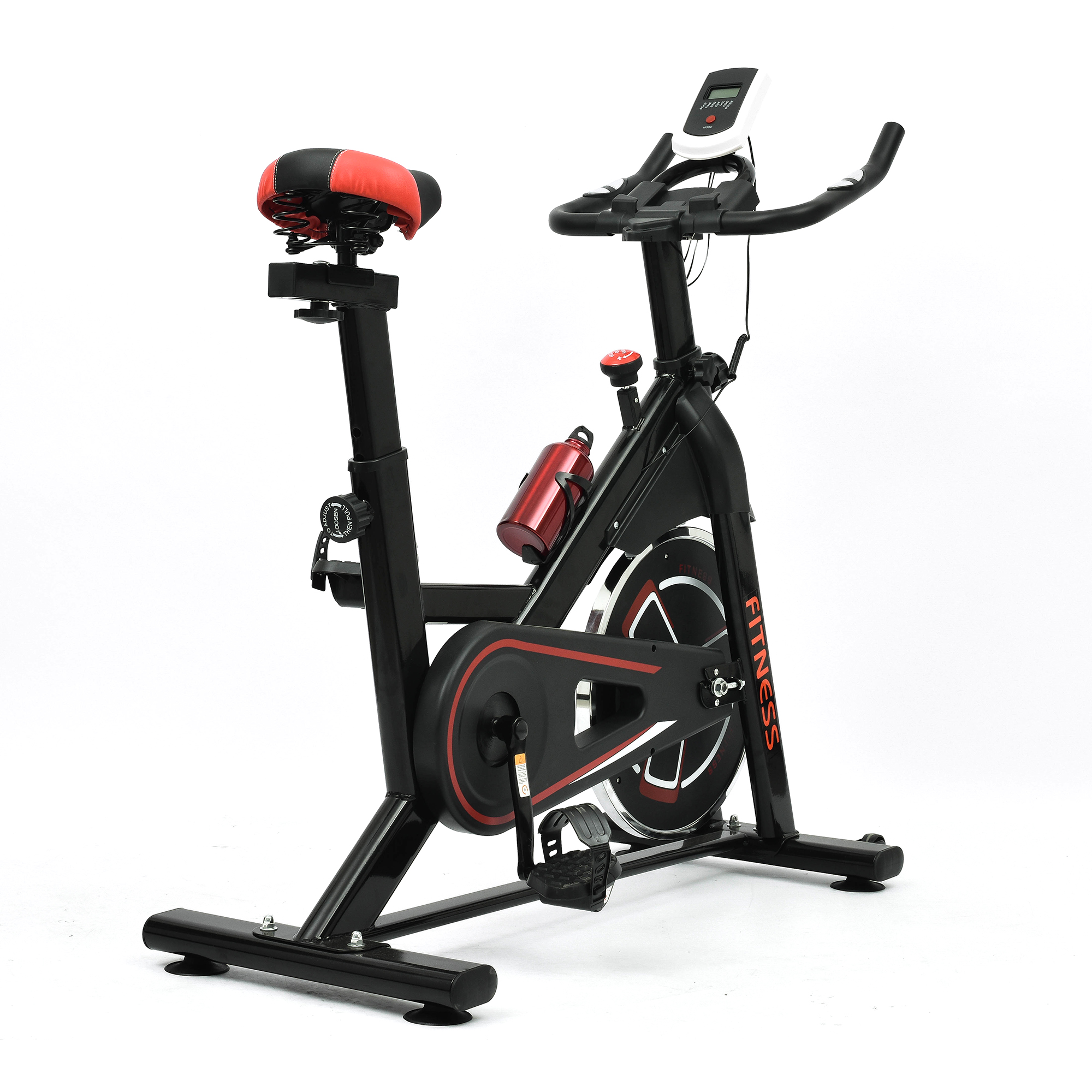 Una bicicleta estática negra con detalles rojos, un asiento rojo, una botella de agua y una pantalla digital.
