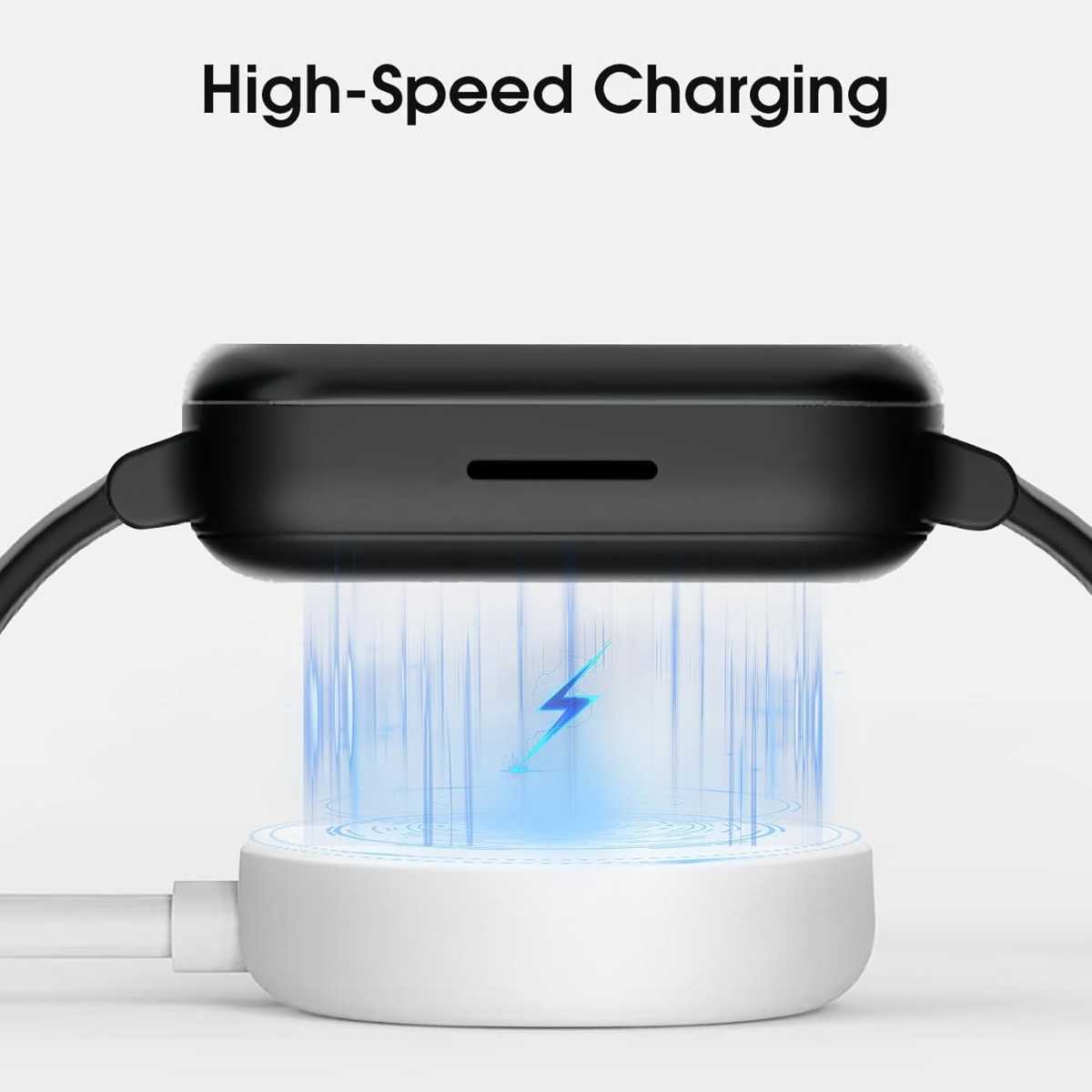 Eine schwarze Smartwatch lädt kabellos auf einer weißen Basis mit blauen Energiestrahlen und Blitz.