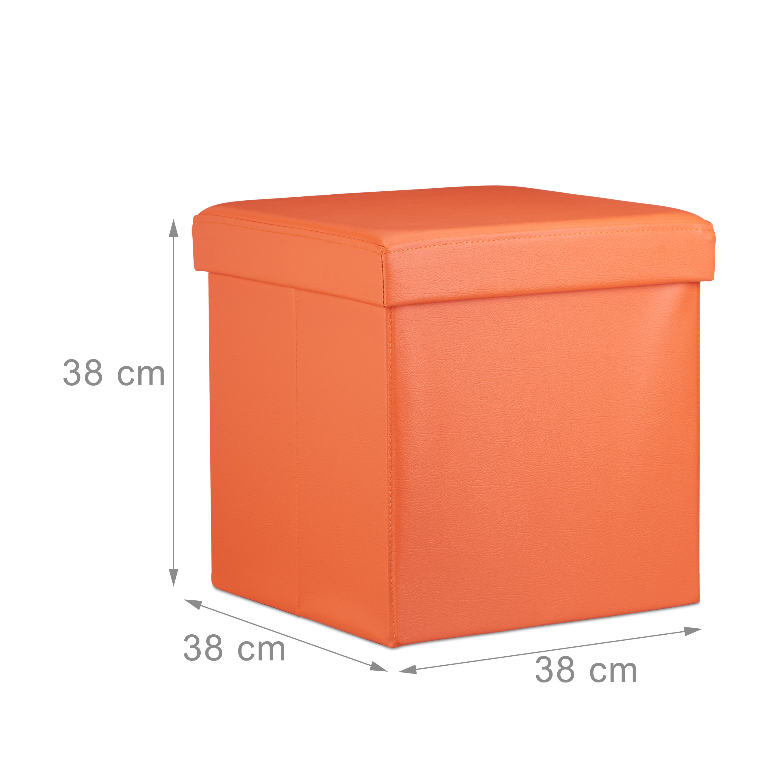 Oranger quadratischer Hocker aus Kunstleder mit Maßen von 38 mal 38 mal 38 Zentimetern.