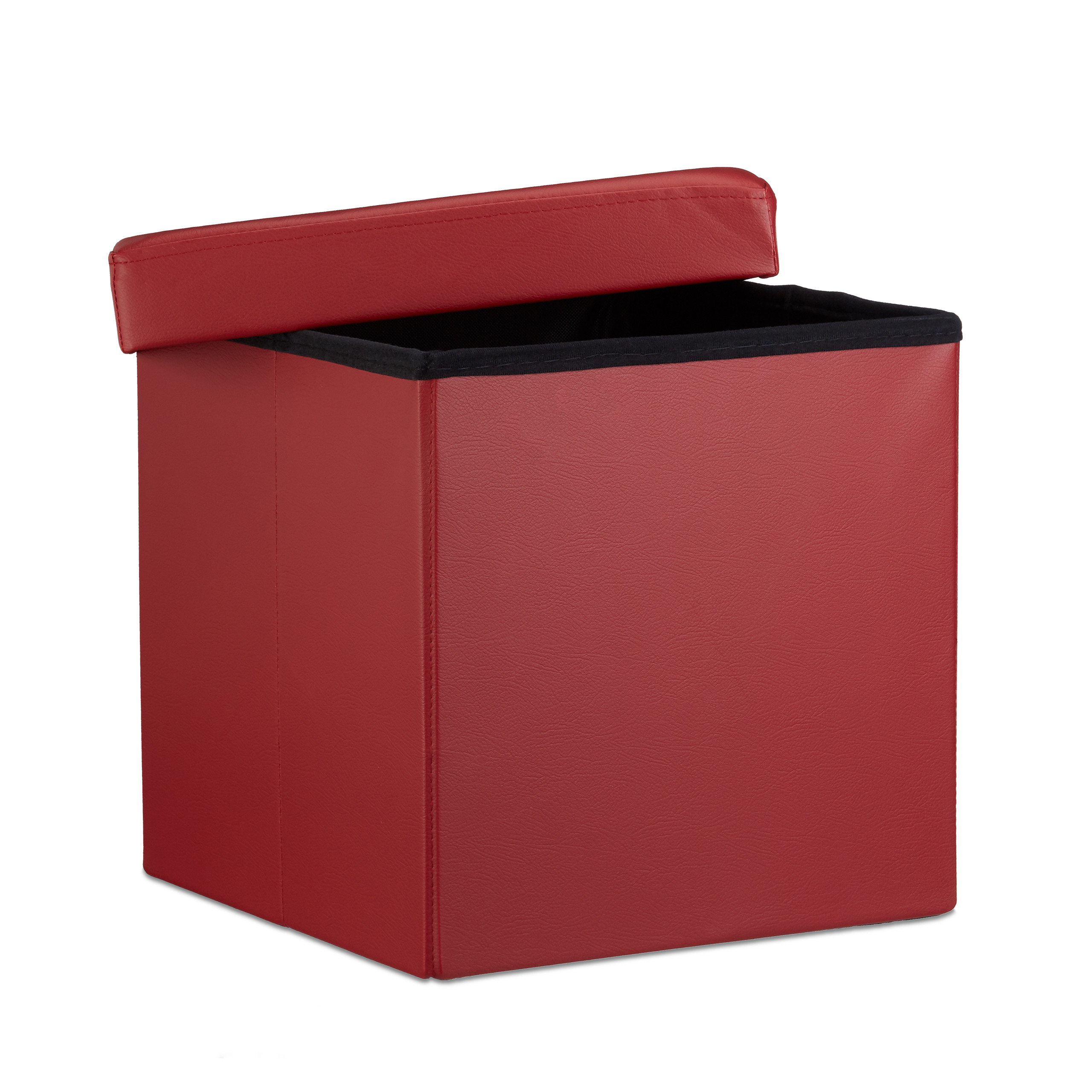 Ein roter quadratischer Hocker aus Kunstleder mit geöffnetem Deckel, weißer Hintergrund.