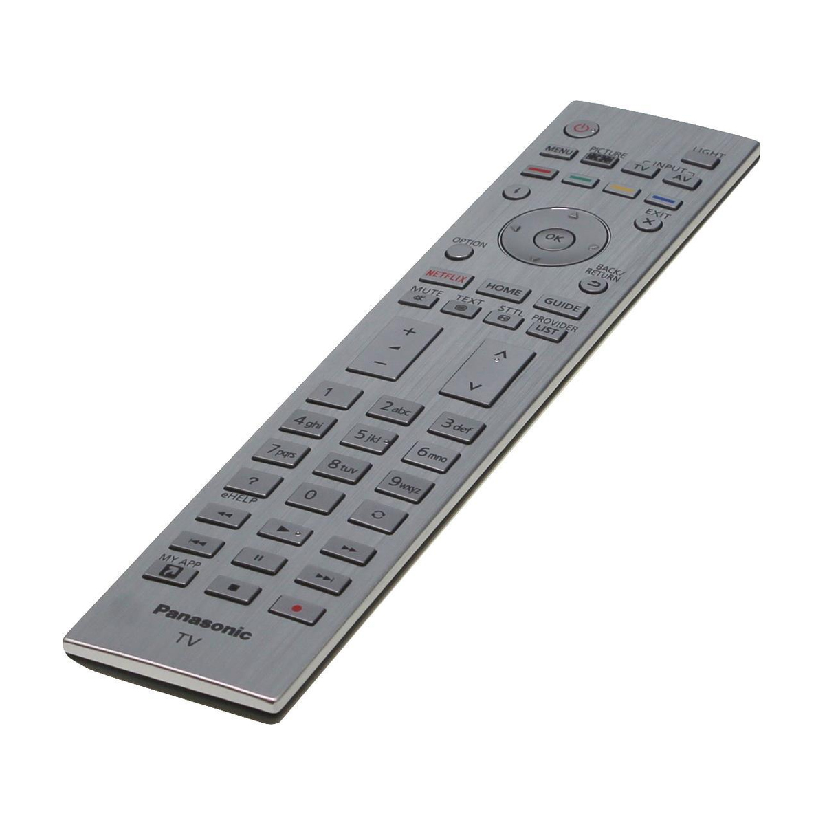 Eine silberne Panasonic TV-Fernbedienung mit vielen Tasten liegt diagonal auf weißem Hintergrund.