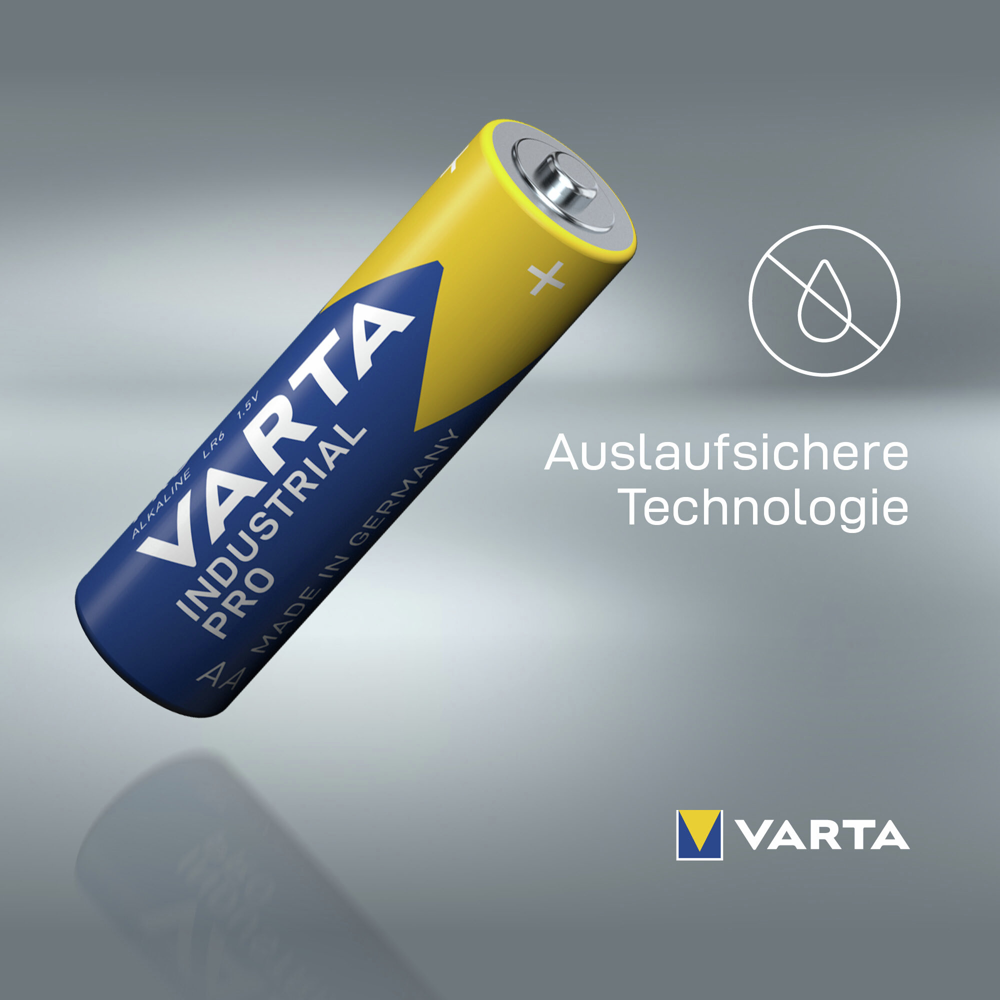 Eine blau-gelbe VARTA Industrial Pro AA-Batterie mit auslaufsicherer Technologie auf grauem Hintergrund.
