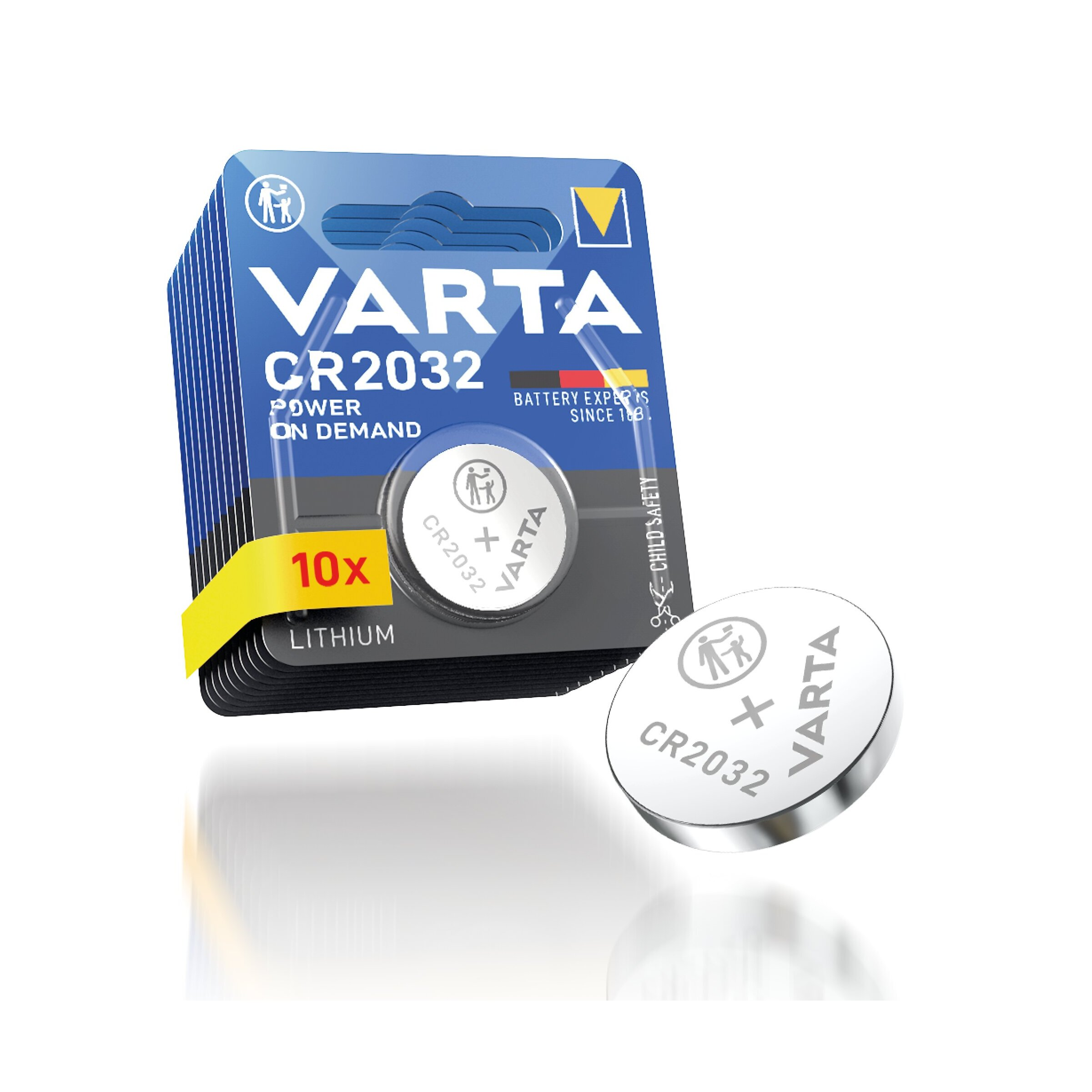 Eine Varta CR2032 Lithium-Knopfzelle liegt vor einer zehnerpackung Batterieverpackung mit weißer und blauer Aufschrift.