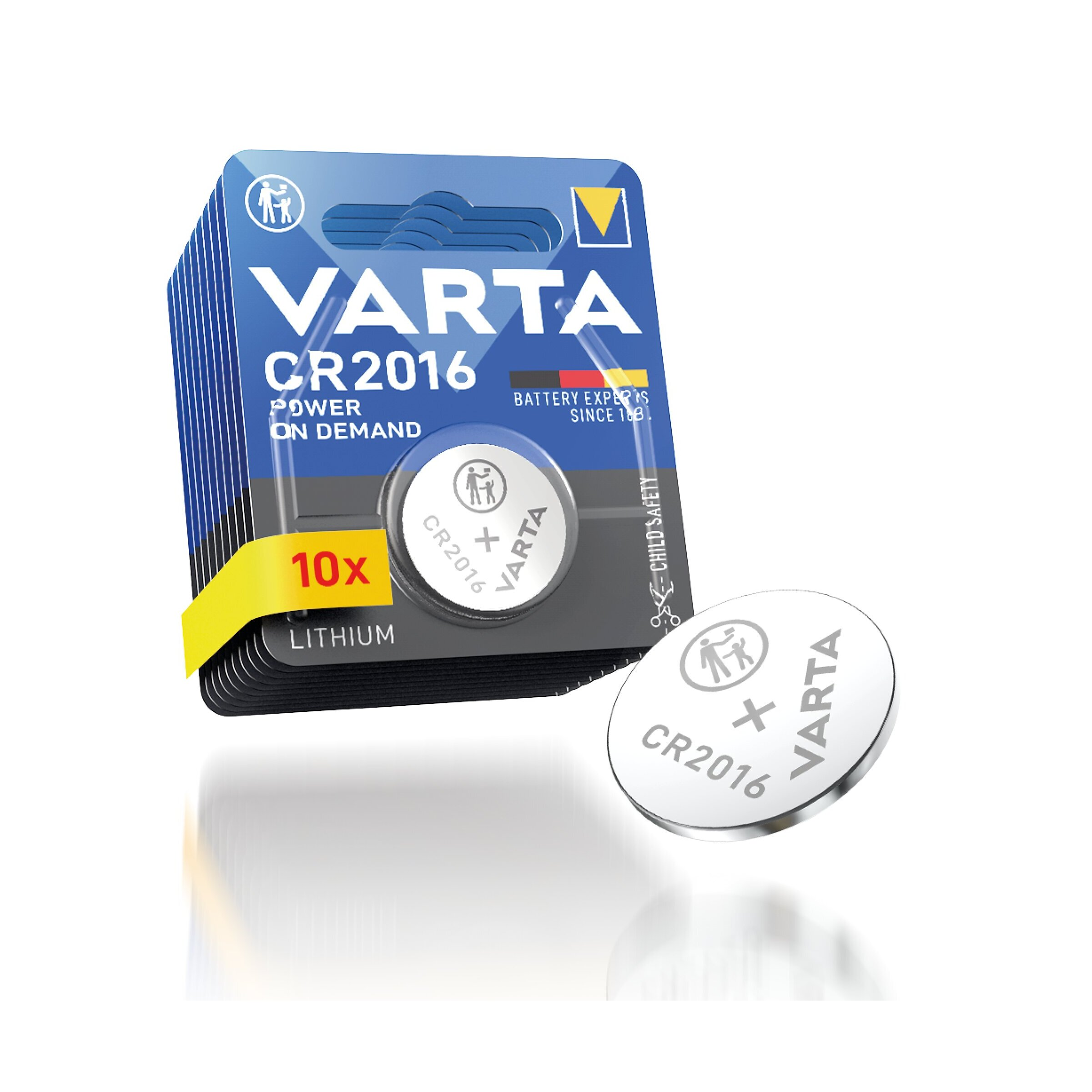 Eine Varta CR2016 Lithium-Knopfzellenbatterie vor einer blauen 10er-Packung.