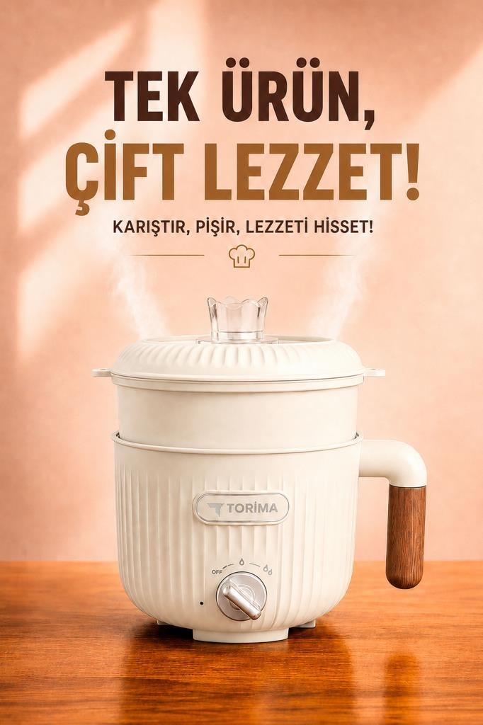 Ahşap saplı ve buharlı bej renkli elektrikli pişirici, pembe arka planda ahşap masa üzerinde duruyor.