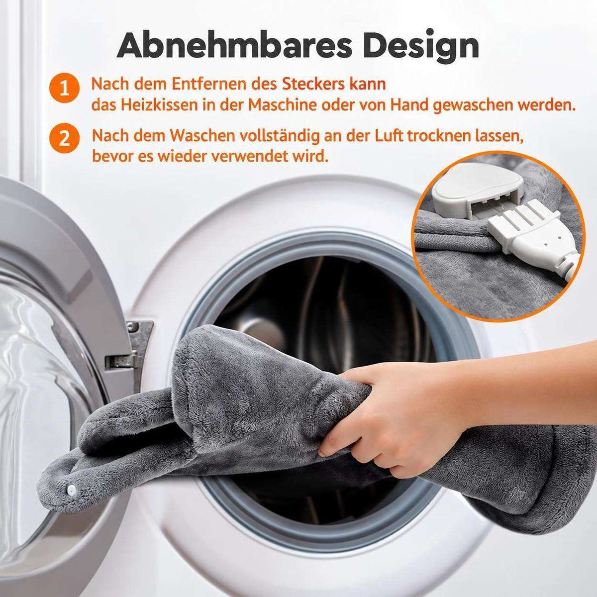 Ein graues Heizkissen wird vor eine Waschmaschine gehalten, mit Anleitung zum Waschen und Einstecken.
