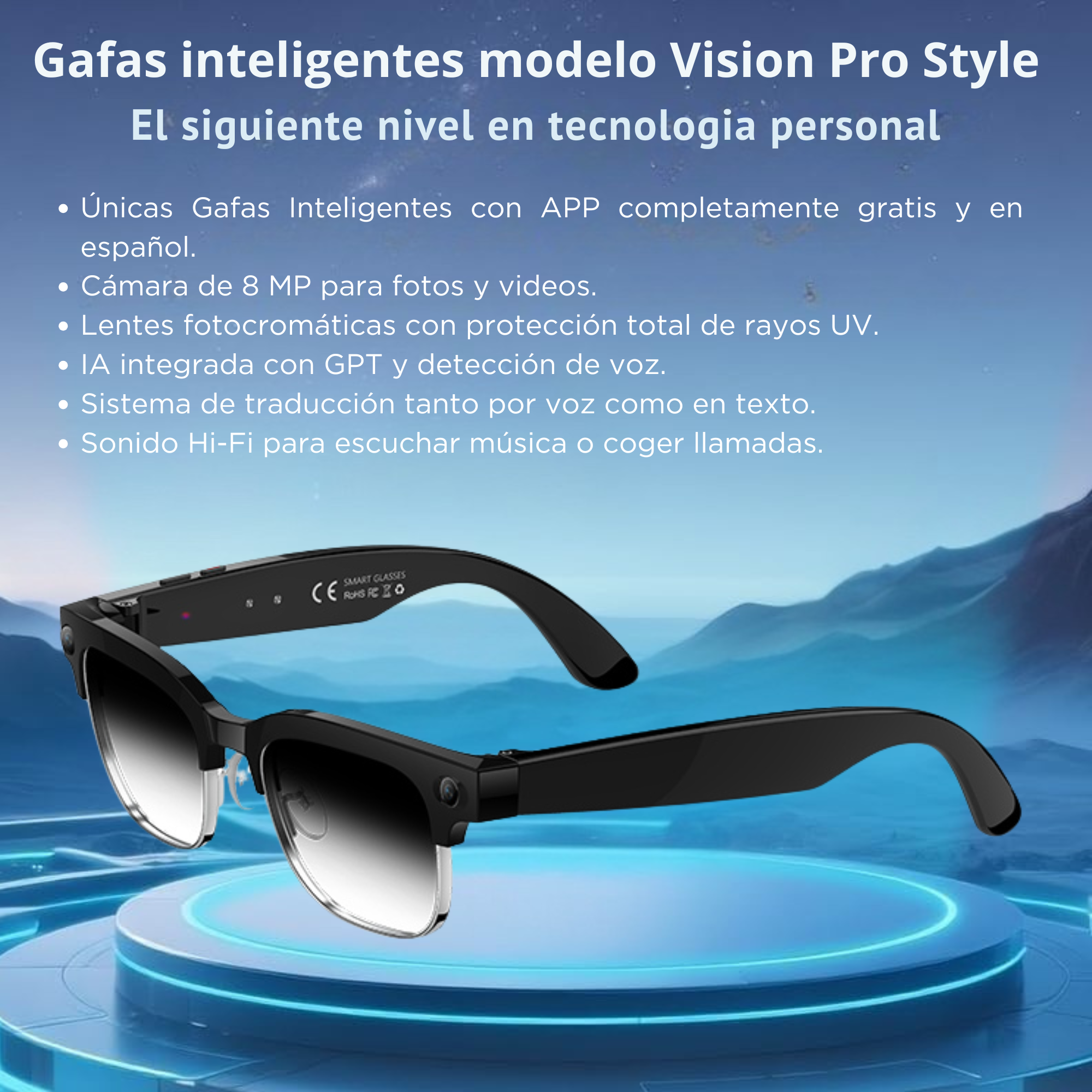 Gafas inteligentes negras con lentes degradadas en un podio azul frente a un paisaje montañoso futurista.
