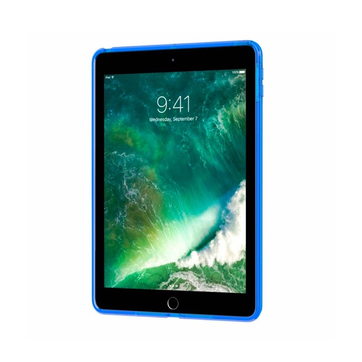 Ein Tablet in einer blauen Hülle mit einem Ozean-Hintergrundbild auf dem Bildschirm.