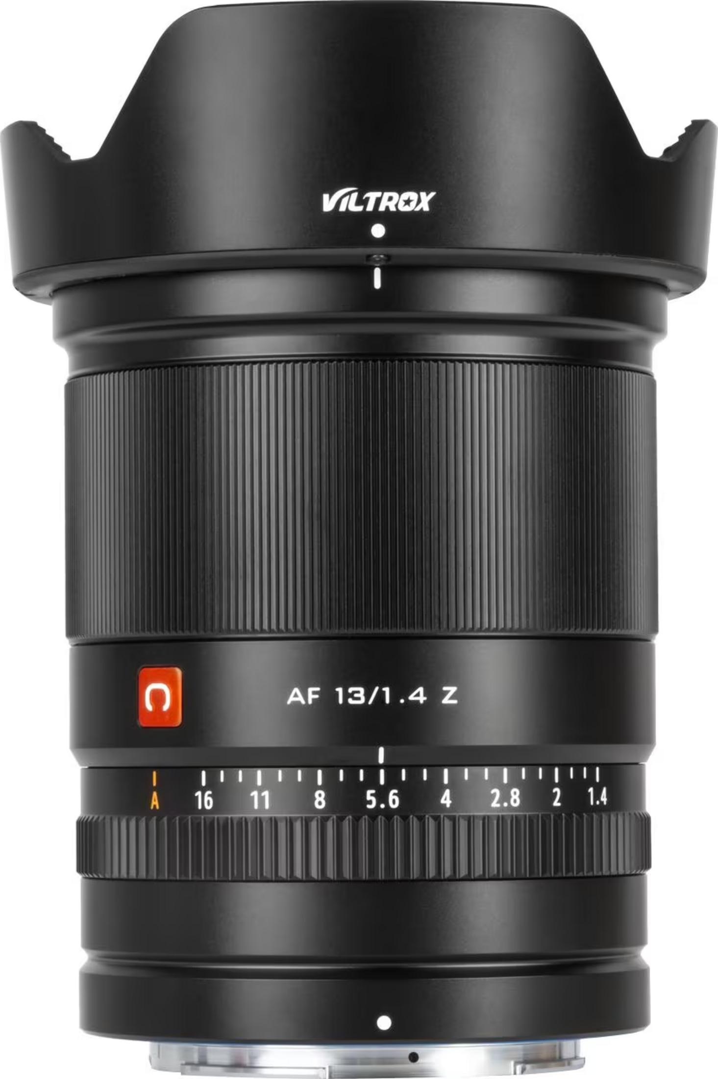 Obiettivo per fotocamera nero Viltrox AF 13/1.4 Z con ghiera dei diaframmi su sfondo bianco.