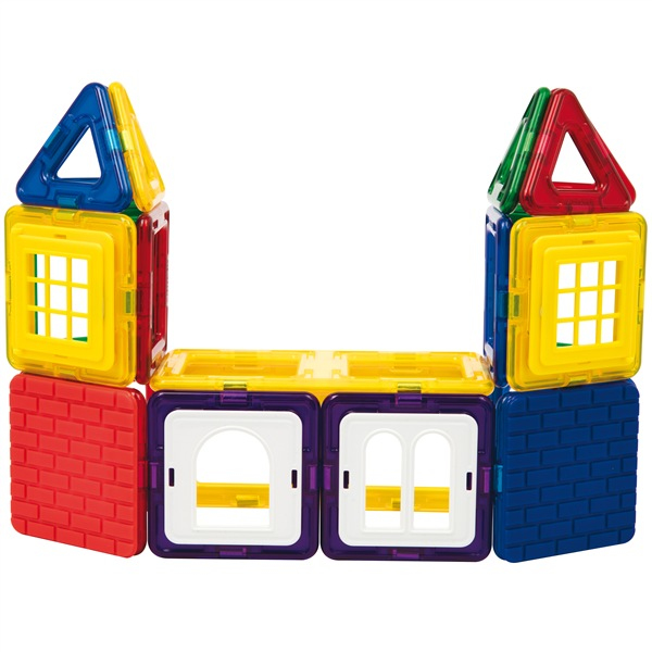 Ein farbenfrohes Schloss aus bunten, magnetischen Bausteinen mit zwei Türmen und Fenstern auf weißem Hintergrund.