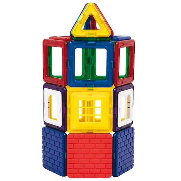 Eine bunte Turmkonstruktion aus magnetischen Bausteinen mit verschiedenen Formen und Farben auf weißem Hintergrund.