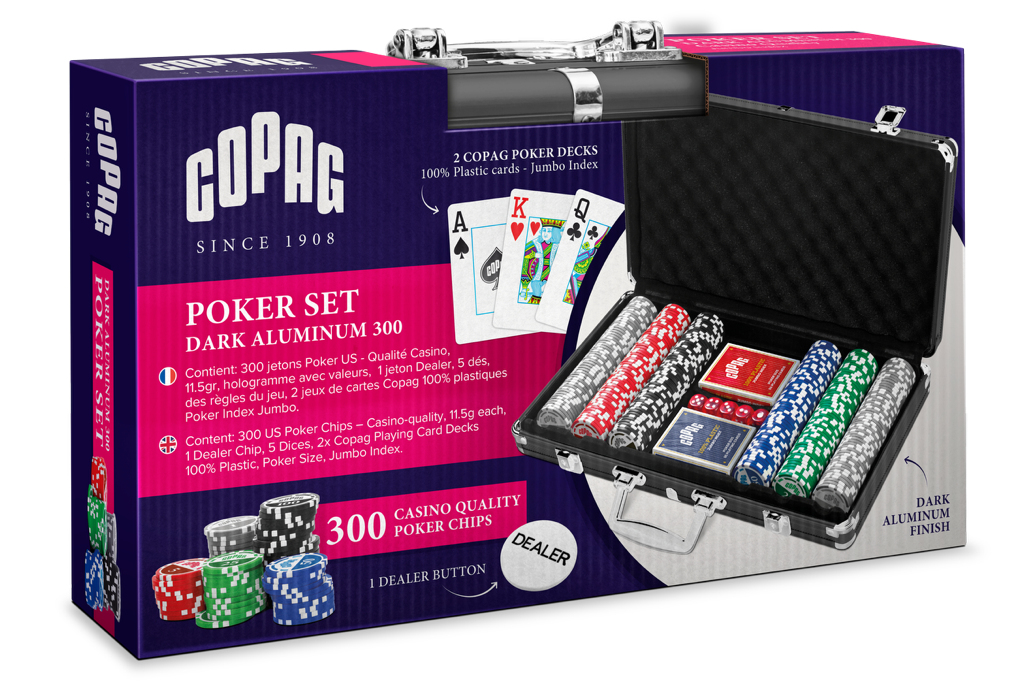 Ein Copag Poker Set in einer blauen Verpackung, mit einer offenen Box voller Chips, Karten und Würfel.