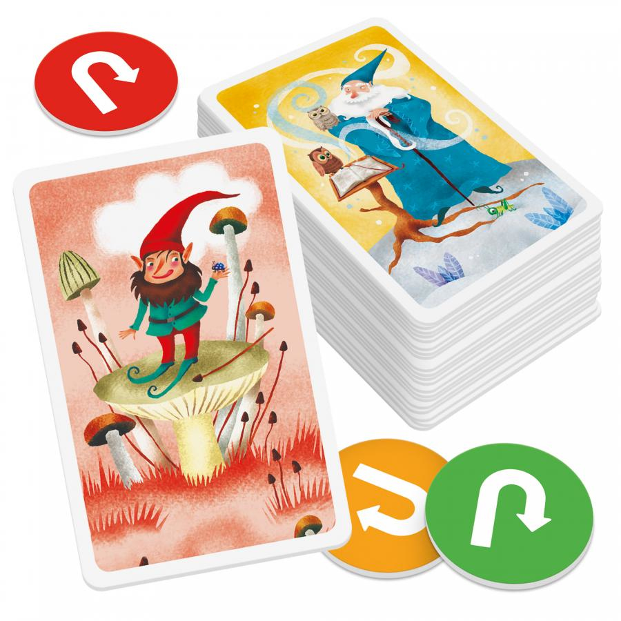 Spielkarten mit einem Gnom auf einem Pilz und einem Zauberer sowie runde Marker.