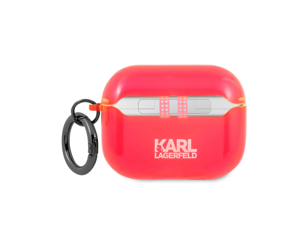 Un estuche AirPods rojo brillante con mosquetón negro y logo de Karl Lagerfeld sobre fondo blanco.