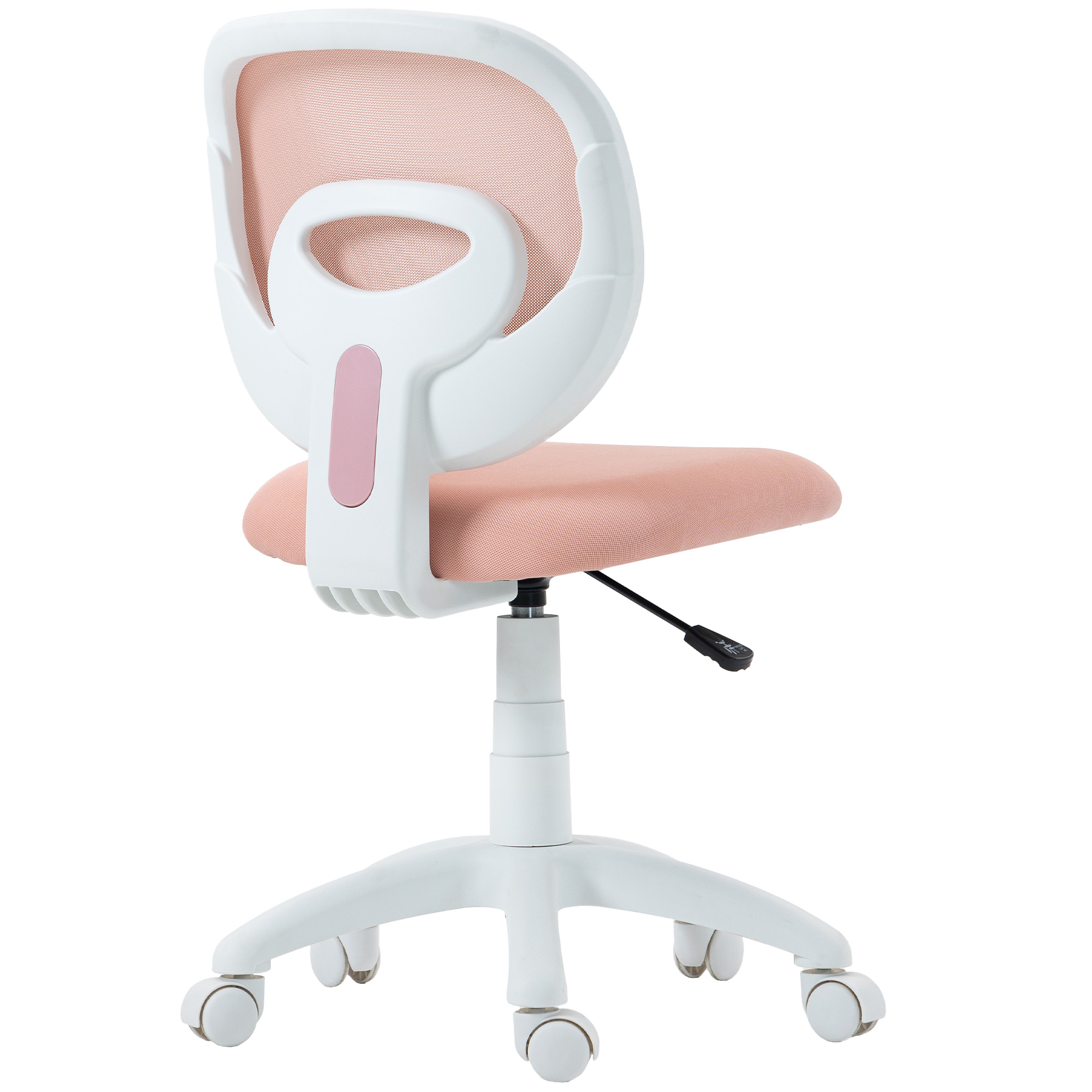Una sedia da scrivania bianca con seduta e schienale in rete rosa, su rotelle su sfondo bianco.