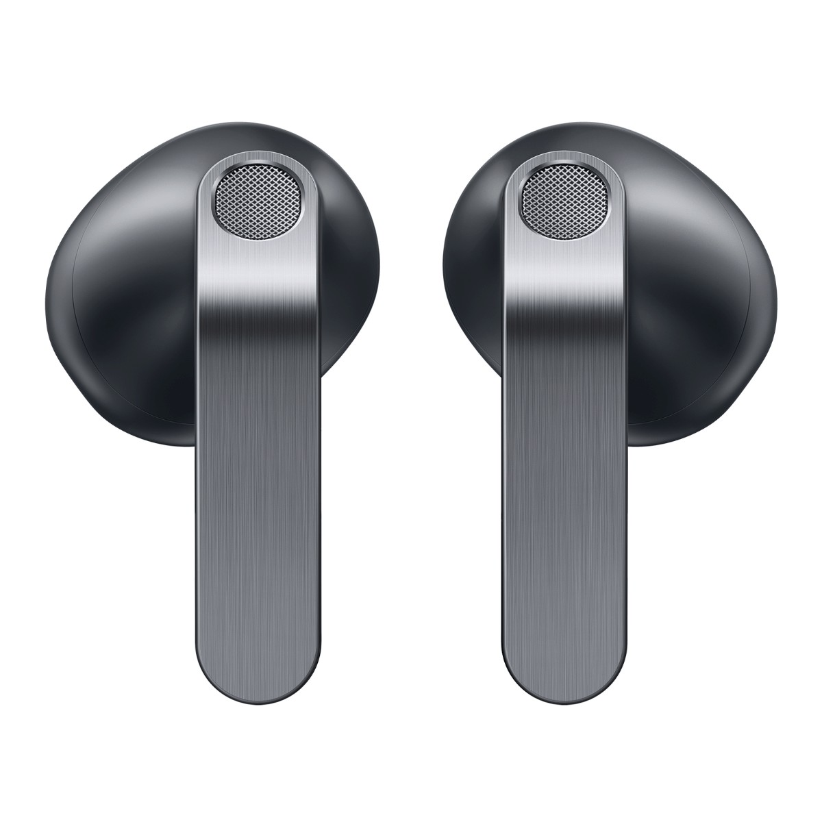 Dos auriculares intrauditivos negros con detalles metálicos sobre fondo blanco.
