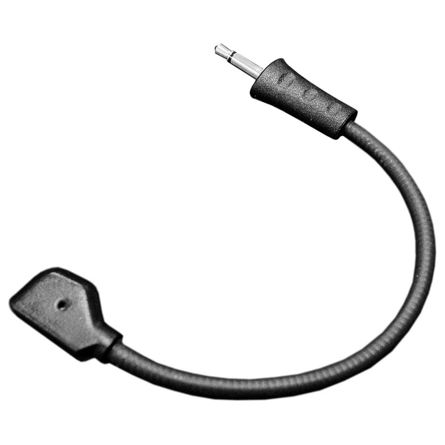 Un micrófono negro curvado con un conector de audio de 3,5 mm sobre fondo blanco.