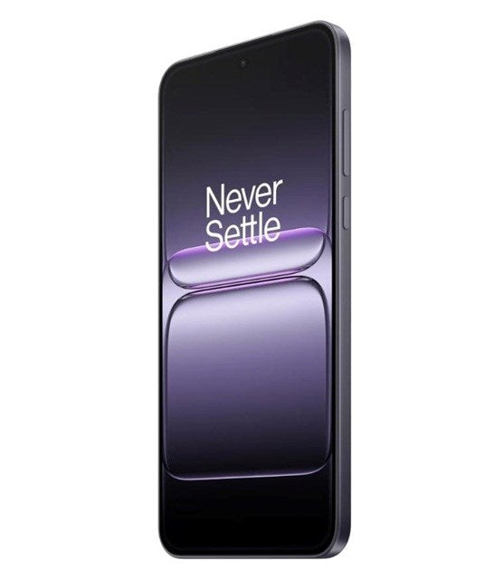 Uno smartphone con scocca scura mostra lo slogan Never Settle in bianco sullo schermo.