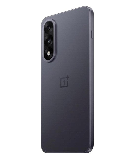 Retro di uno smartphone scuro con tripla fotocamera verticale e logo OnePlus centrale.