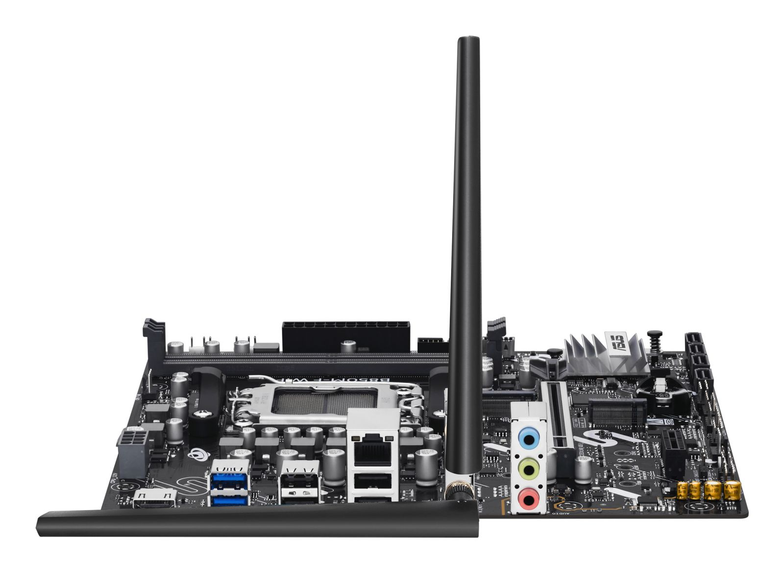 Une carte mère d'ordinateur noire avec une grande antenne verticale et divers ports sur fond blanc.