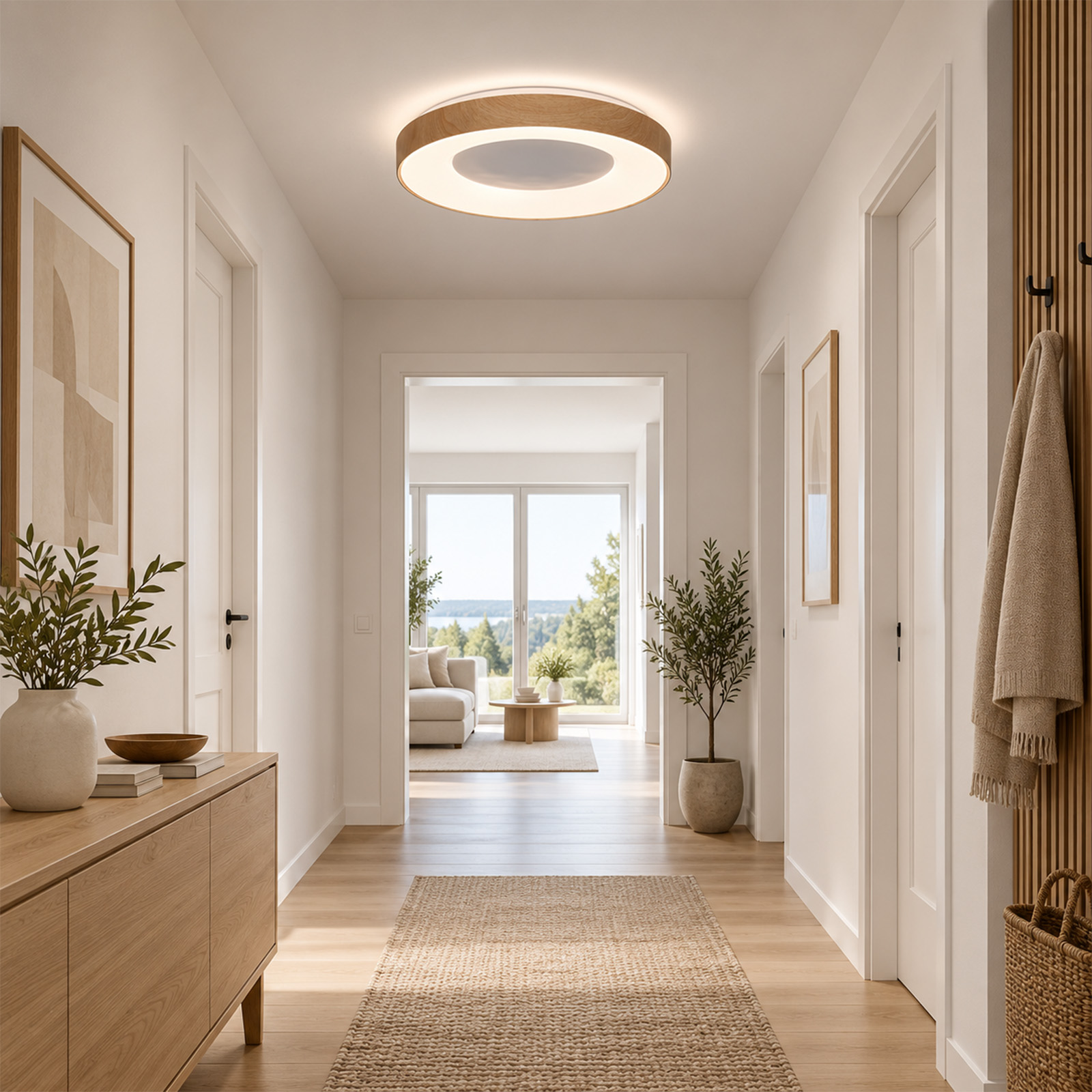 Un pasillo luminoso con muebles de madera, lámpara de techo redonda y vistas a un salón soleado.