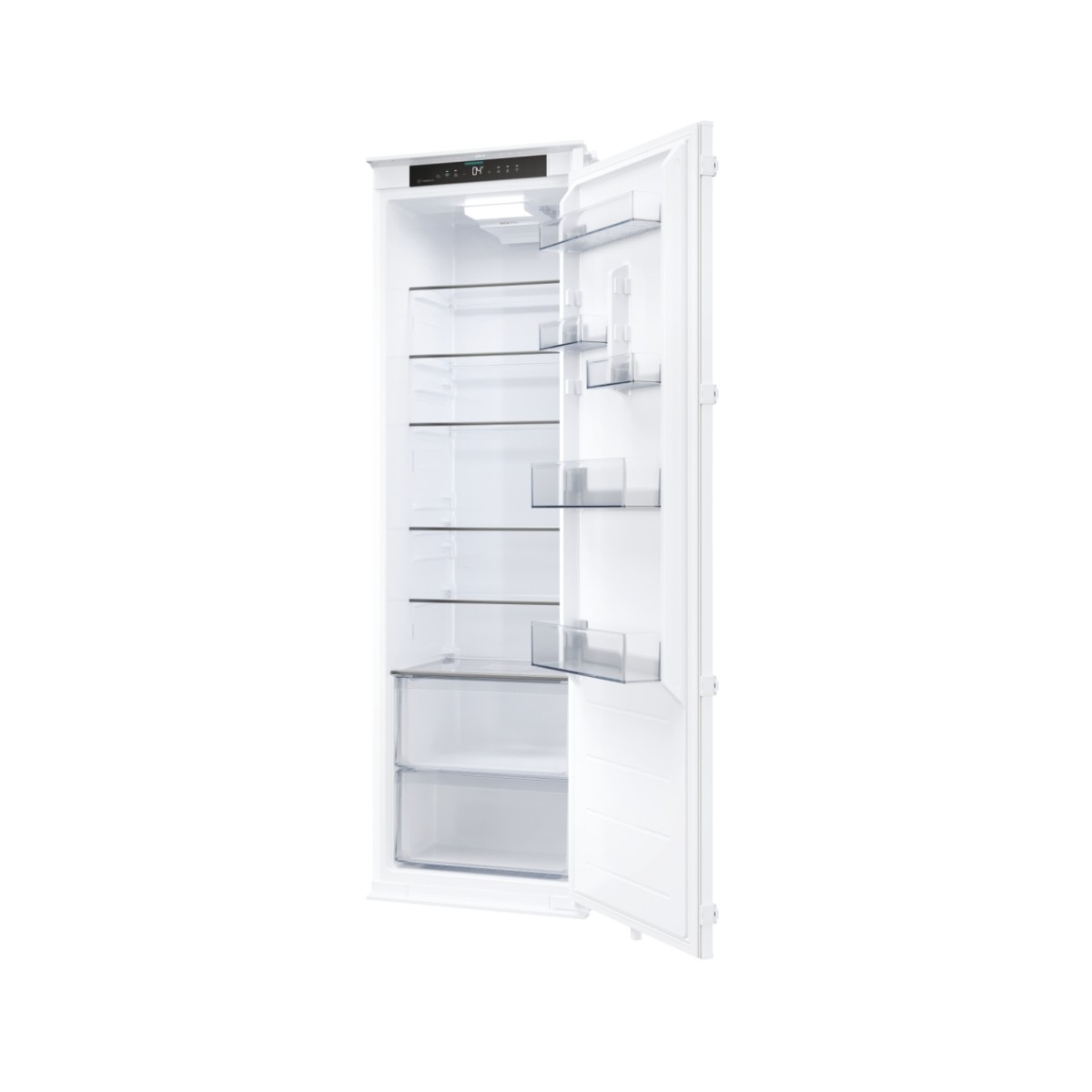 Un refrigerador blanco con la puerta abierta muestra estantes de vidrio vacíos y cajones.