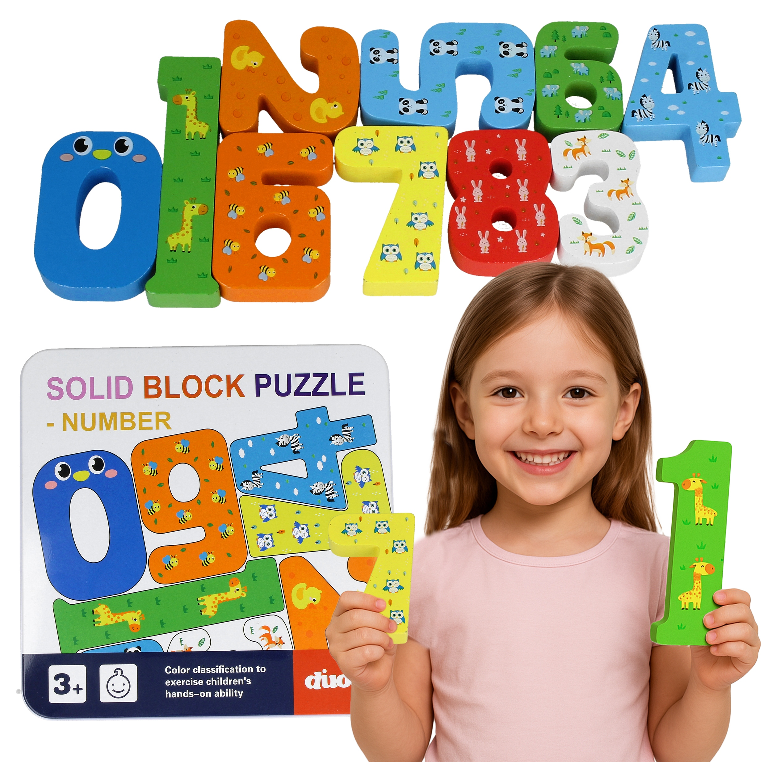 Szczęśliwa dziewczynka trzyma drewniane puzzle z cyframi przed kolorową kolekcją.