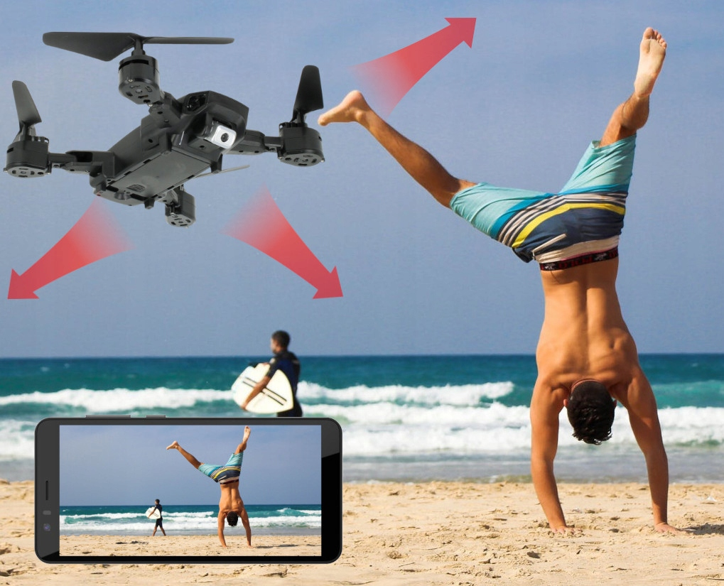 Dron filmujący mężczyznę robiącego stanie na rękach na plaży, obraz wyświetla się na smartfonie.