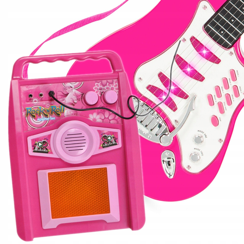 Różowy zestaw z gitarą i wzmacniaczem na białym tle.