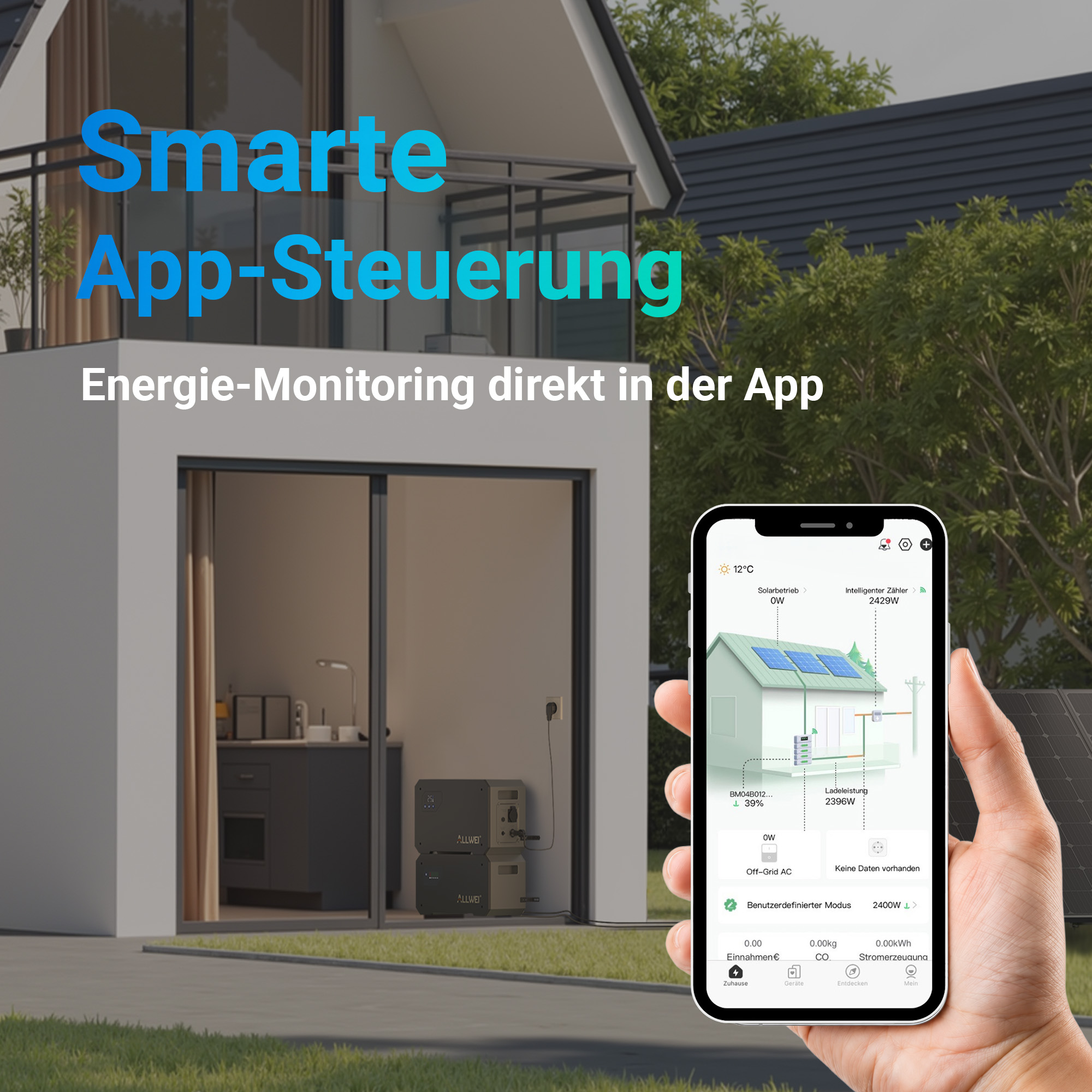 Hand hält Smartphone mit Energie-App vor modernem Haus.