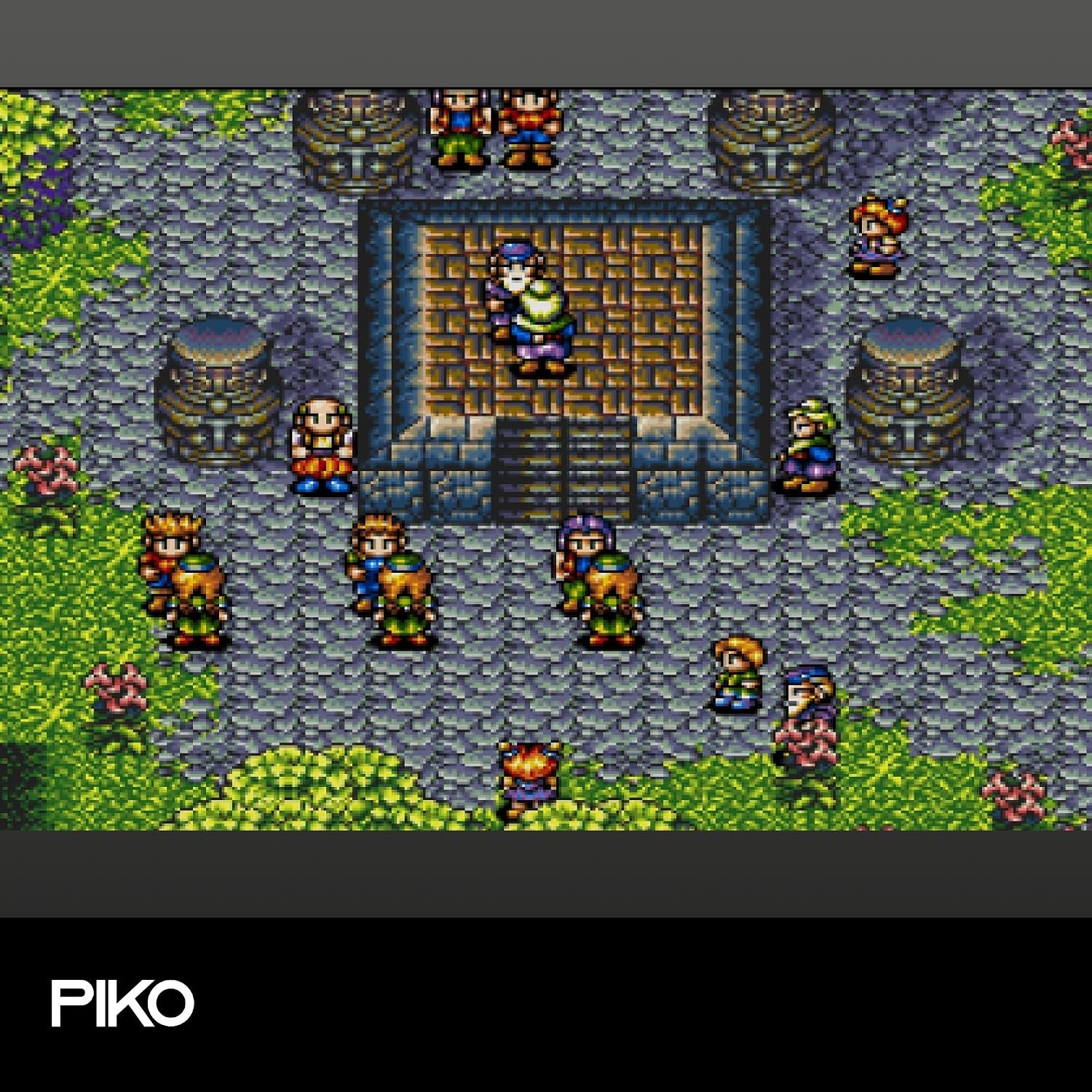 Scena RPG in pixel art con personaggi riuniti in una piazza in pietra.