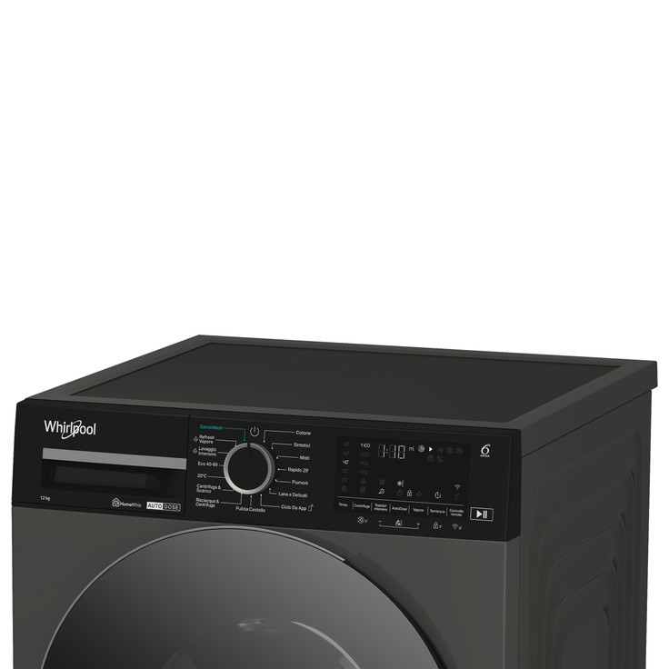 Una lavatrice Whirlpool nera con display digitale e manopola su sfondo bianco.