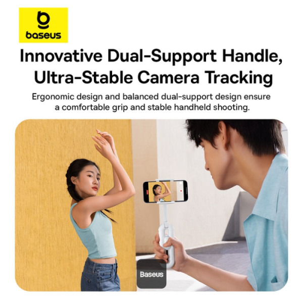 Un uomo riprende una donna che balla usando un supporto stabilizzato per smartphone Baseus.