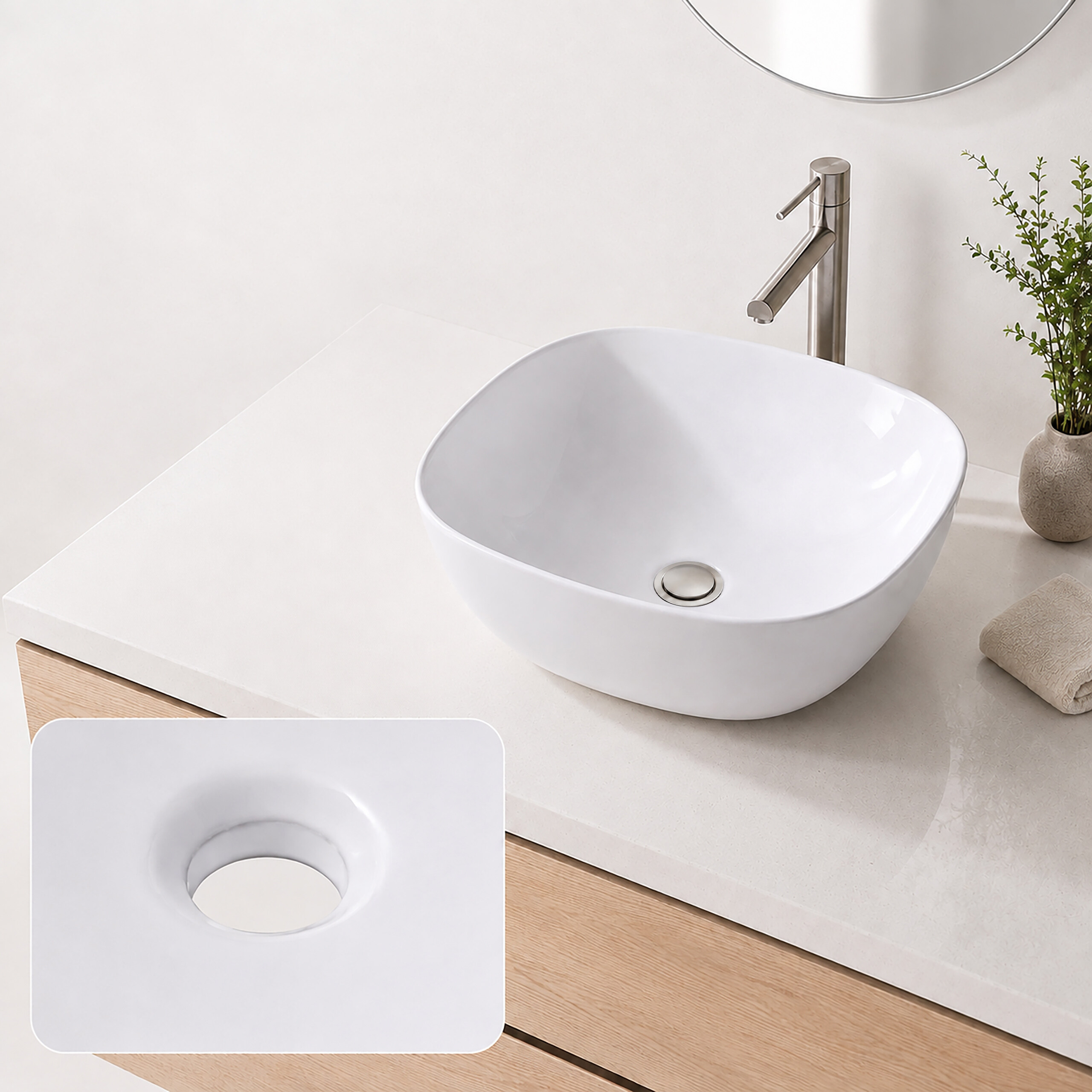 Ein weißes Waschbecken auf einer Holzarbeitsplatte mit Wasserhahn, Pflanze und einem kleinen runden Inset-Bild des Ablaufs.
