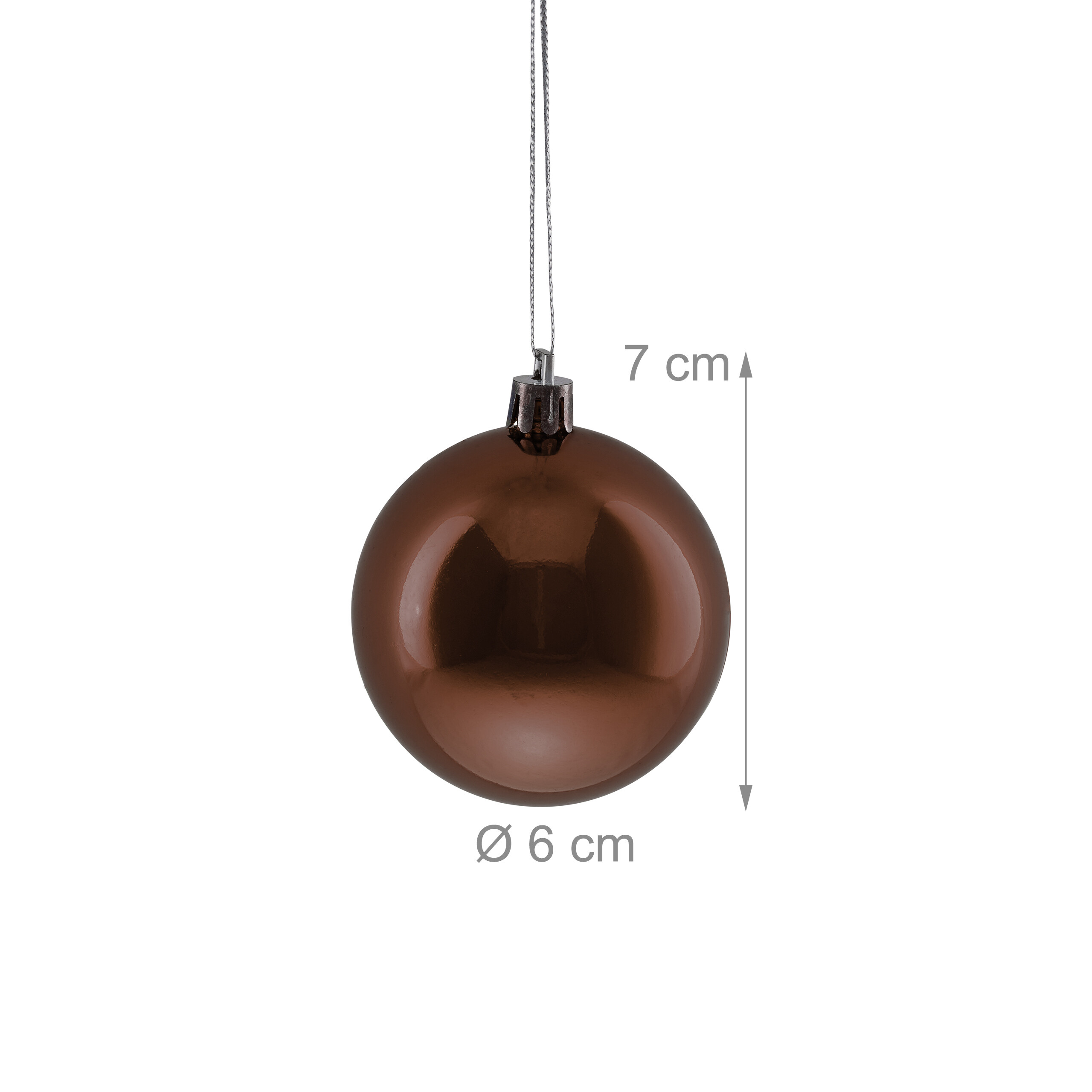 Glänzende braune Weihnachtskugel, 6 cm Durchmesser und 7 cm Höhe, an einer Schnur hängend vor weißem Hintergrund.