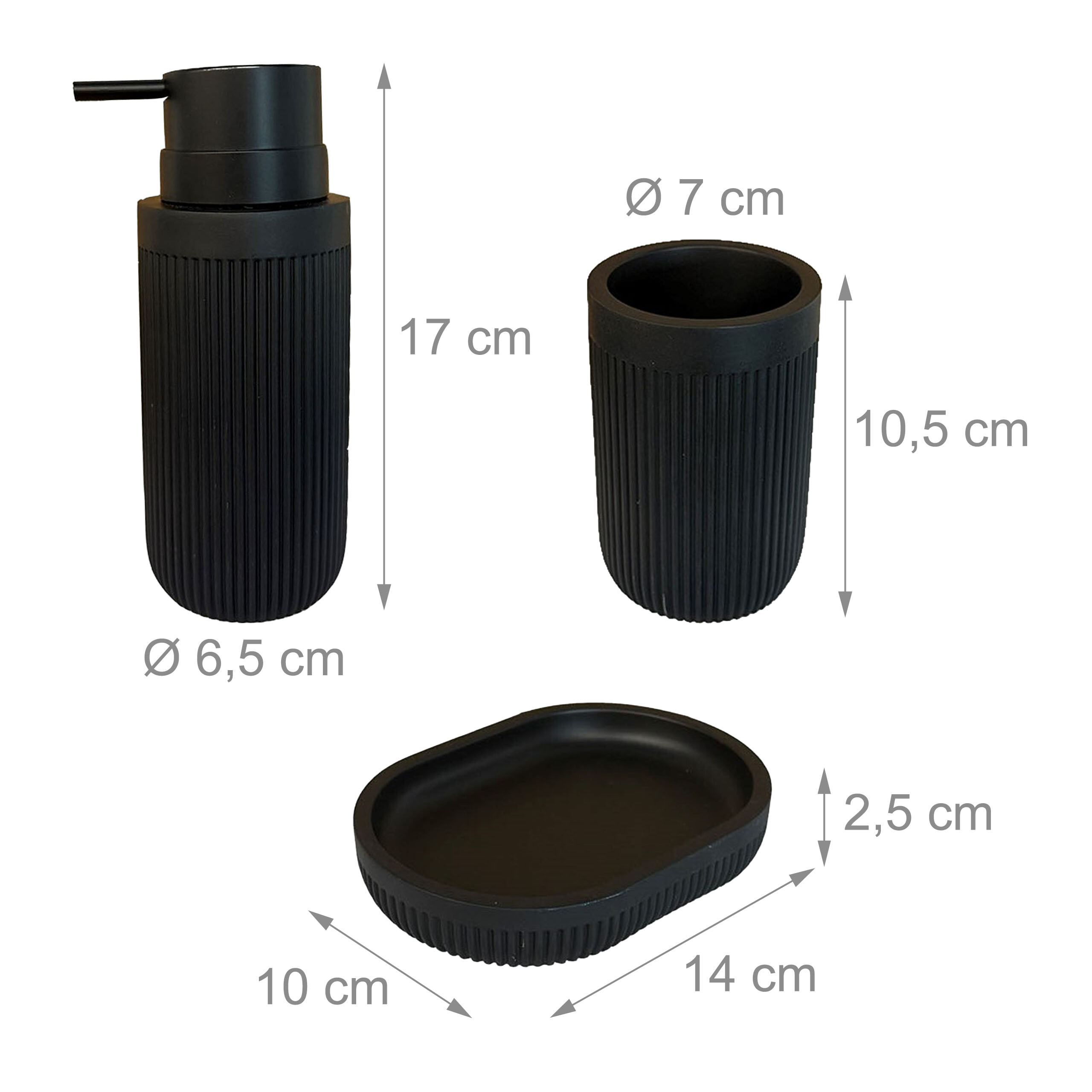 Set aus schwarzem Badzubehör inklusive Seifenspender, Becher und Seifenschale mit Maßangaben.