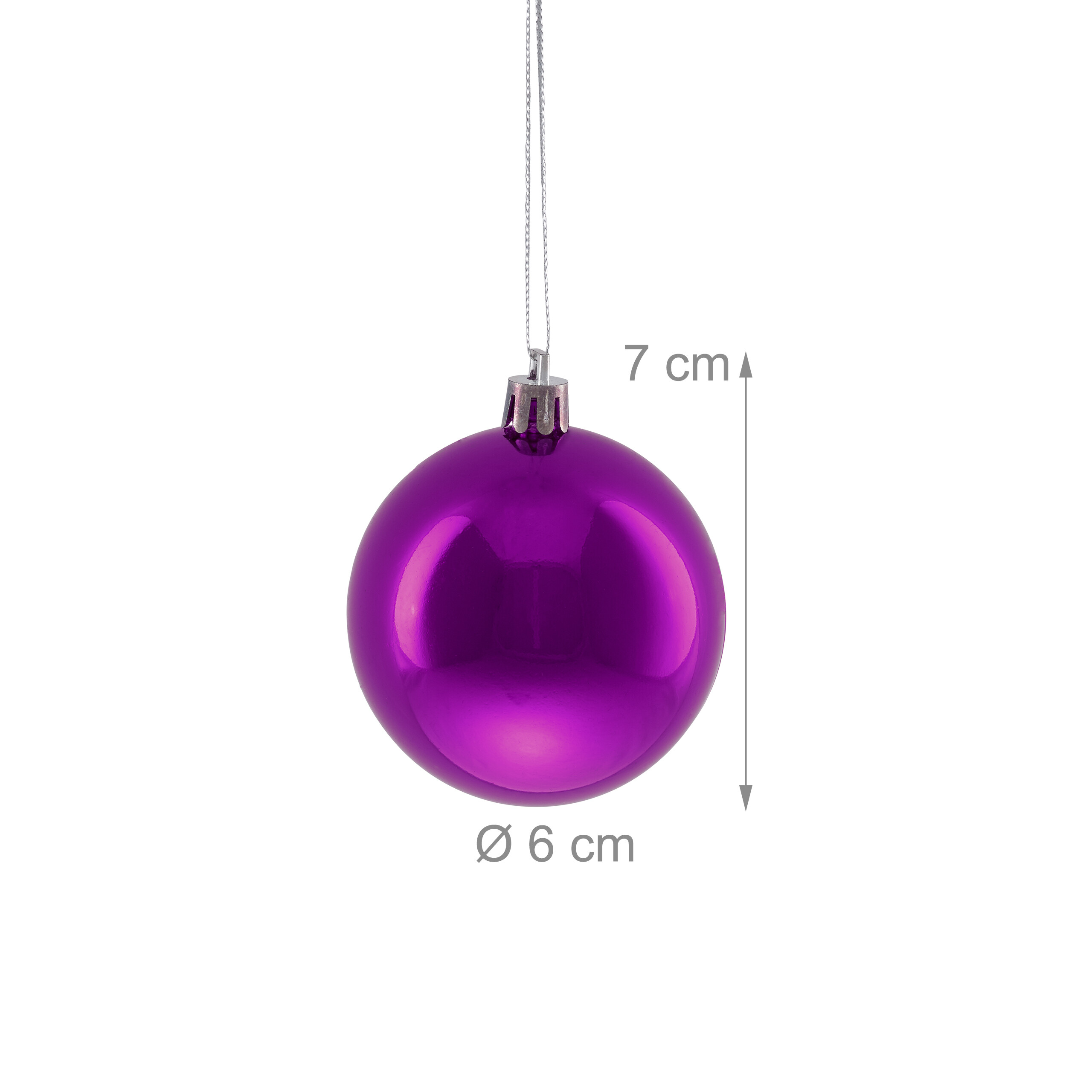 Glänzende lila Weihnachtskugel mit Aufhänger auf weißem Hintergrund, Durchmesser 6 cm, Höhe 7 cm.