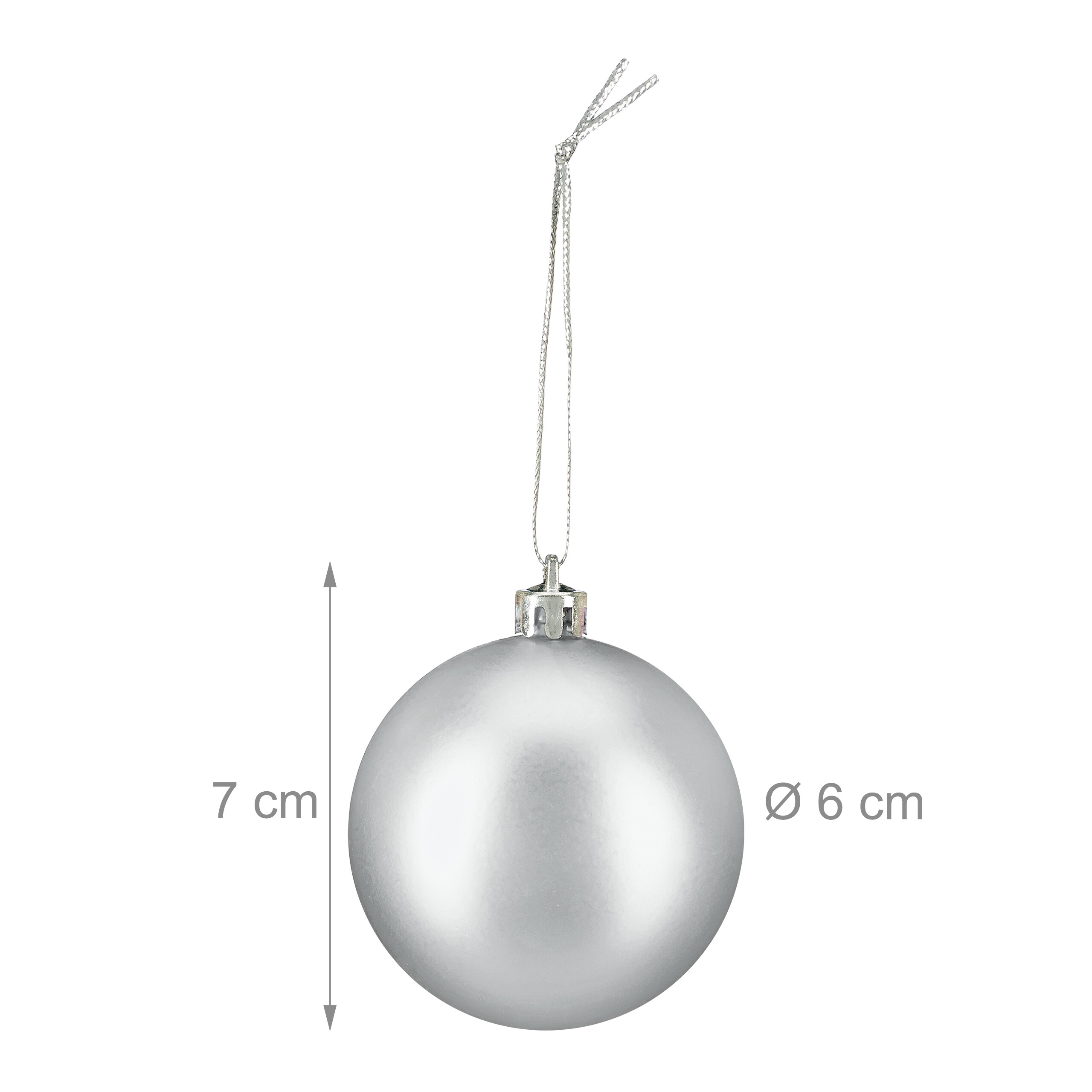 Eine matte silberne Weihnachtskugel mit einer Höhe von 7 cm und einem Durchmesser von 6 cm und einer silbernen Schnur.
