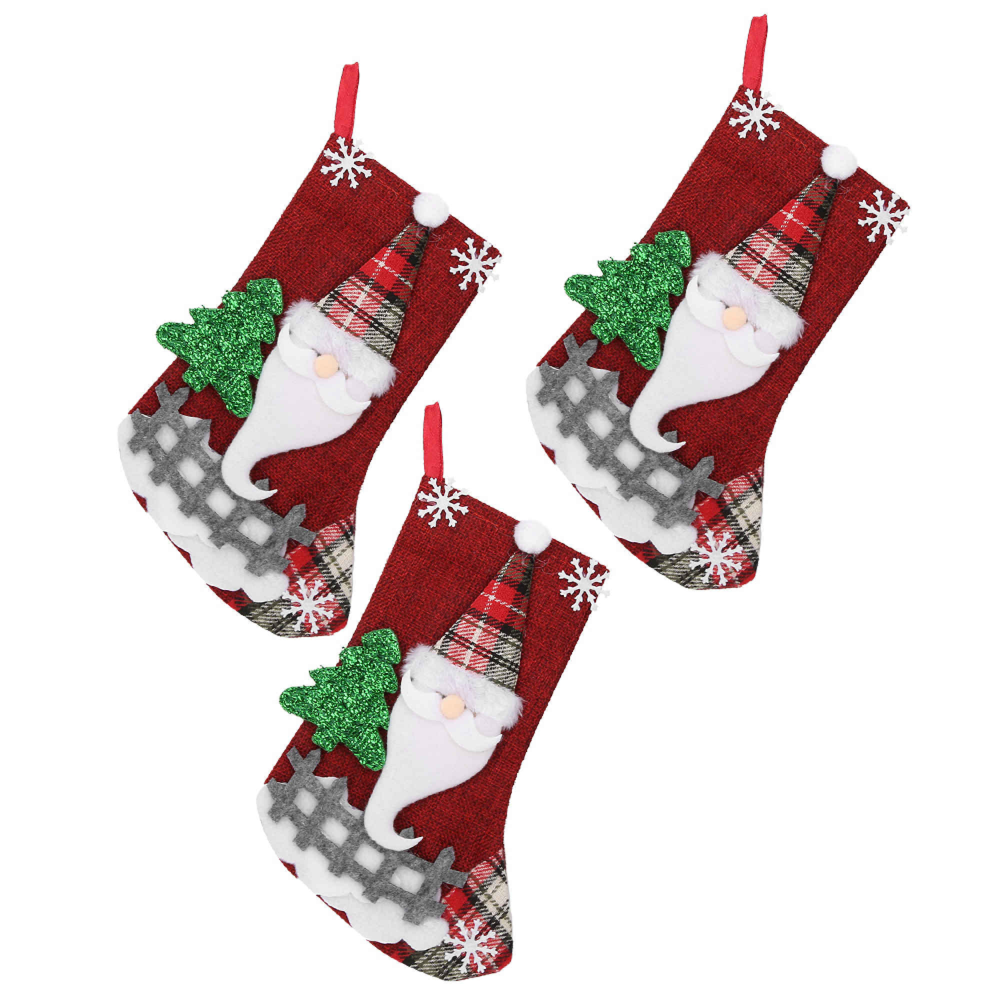 Drei rote Weihnachtssocken mit weißem Weihnachtsmann, grünem Baum und Schneeflocken auf weißem Hintergrund.