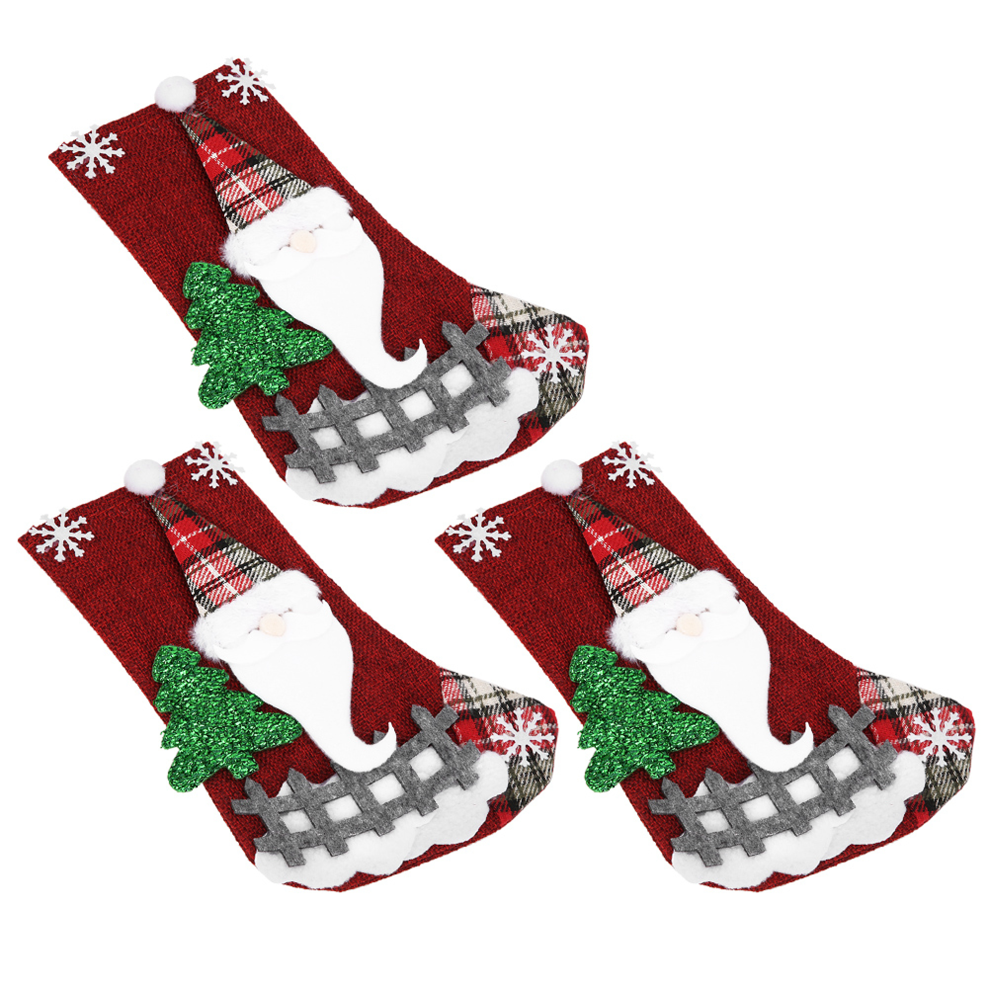 Drei rote Weihnachtssocken mit Nikolaus, Weihnachtsbaum und weißem Schnee-Design auf weißem Hintergrund.