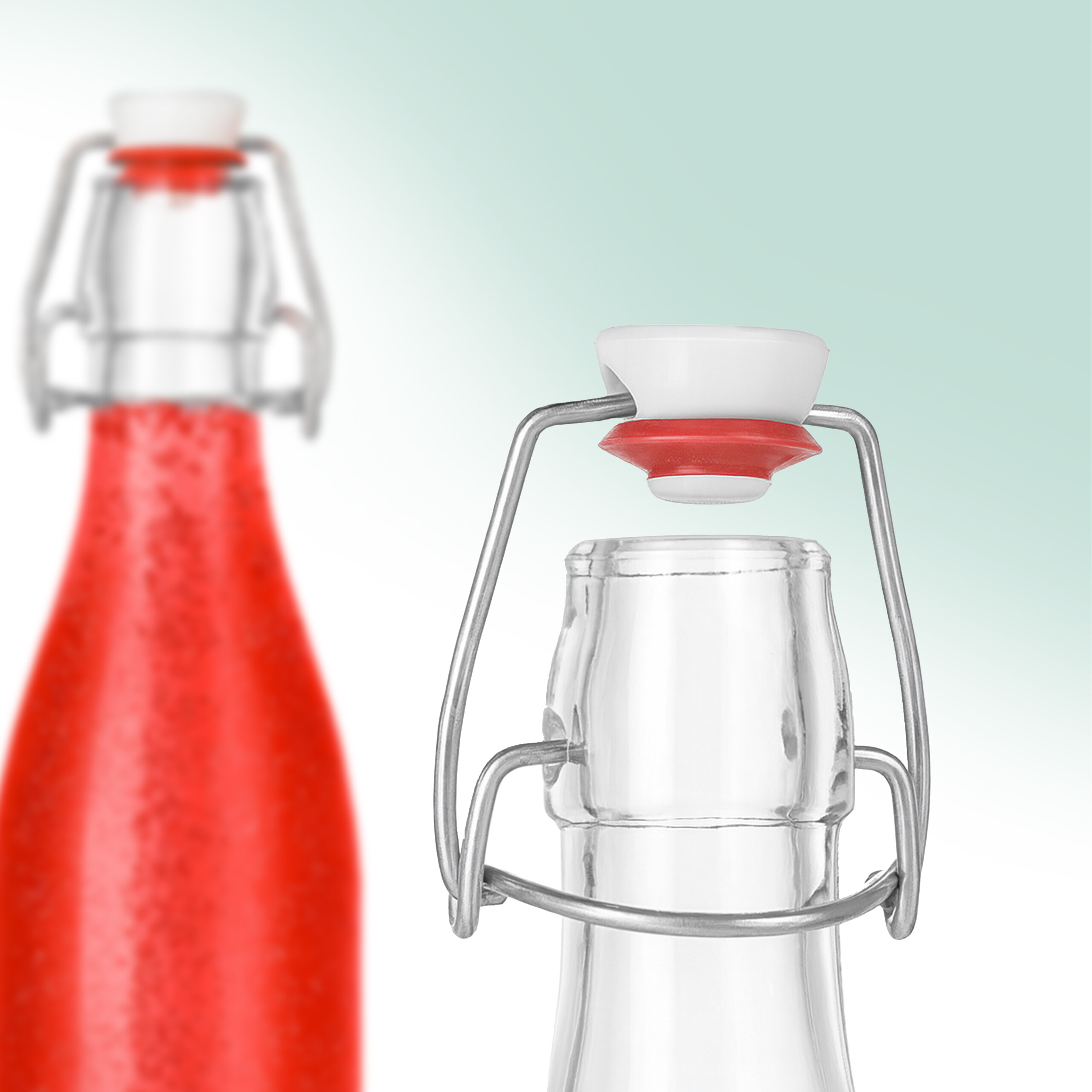 Nahaufnahme eines offenen Bügelverschlusses einer Glasflasche, im Hintergrund eine unscharfe rote Flasche.