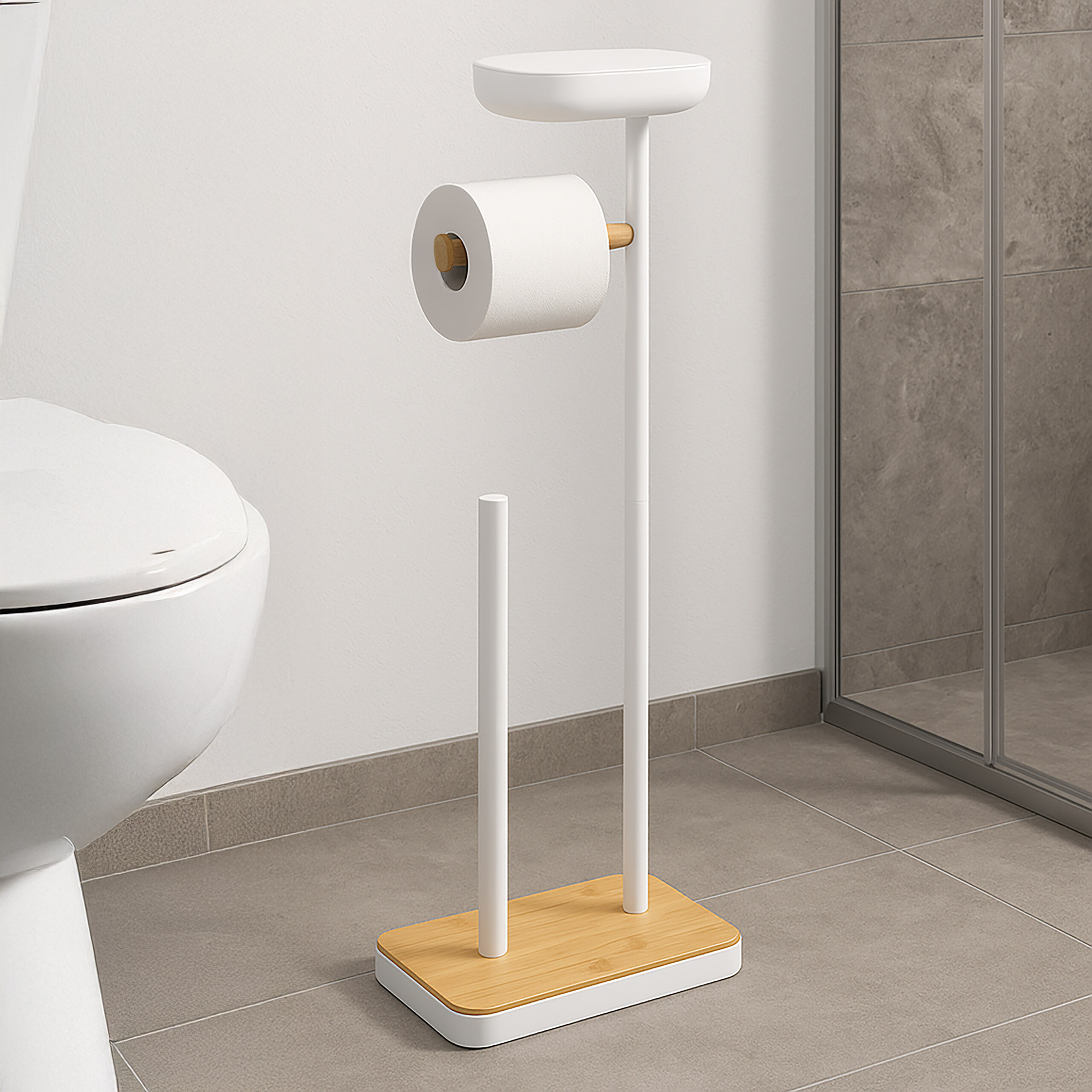 Ein weißer Toilettenpapierhalter mit Holzbasis und oberer Ablage steht in einem modernen Badezimmer.